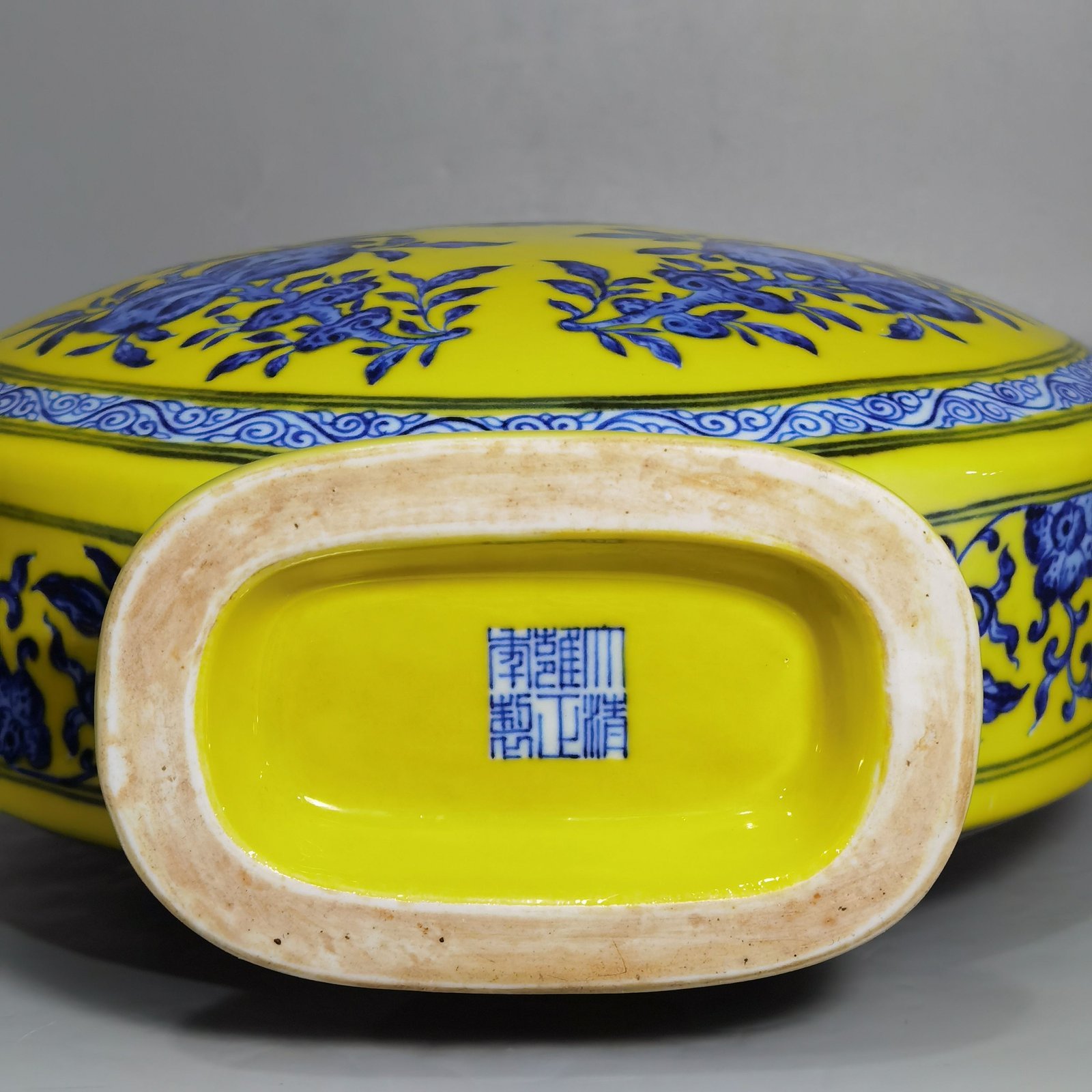 Qing Dynasty Yongzheng blue and white with yellow glaze flat bottle