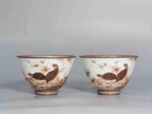 Qing Dynasty Yongzheng upper and lower pattern edges a pair of tea circles in ink color