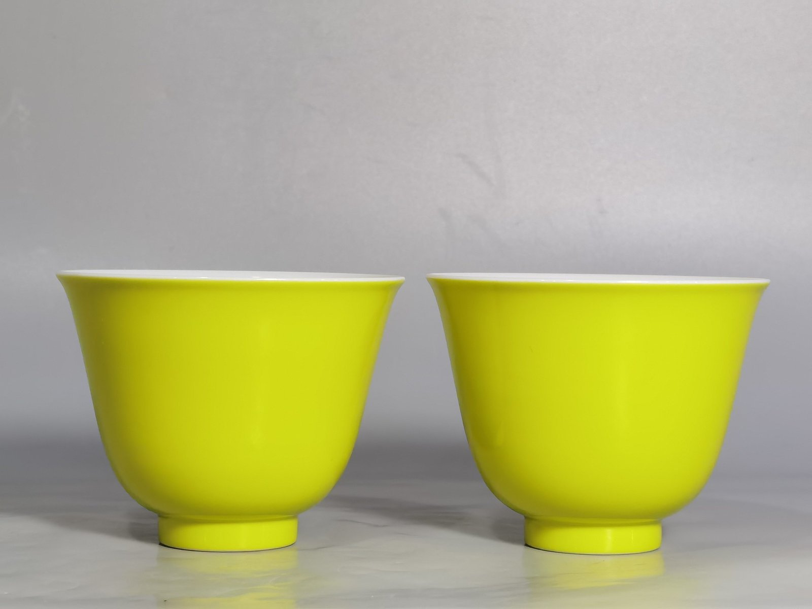 Qing Dynasty Yongzheng a pair of pastel three autumn cups with lemon yellow glaze on the outside