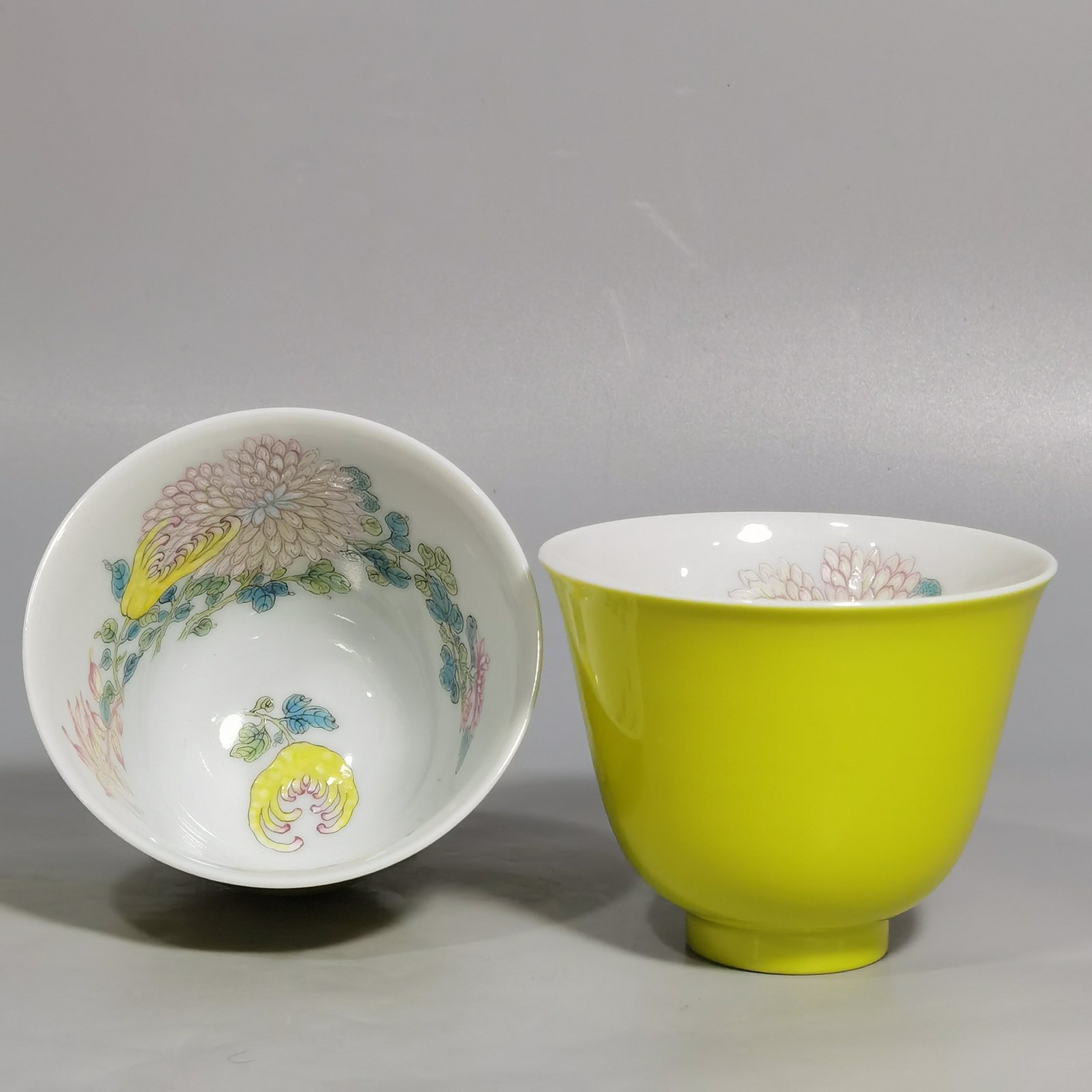 Qing Dynasty Yongzheng a pair of pastel three autumn cups with lemon yellow glaze on the outside