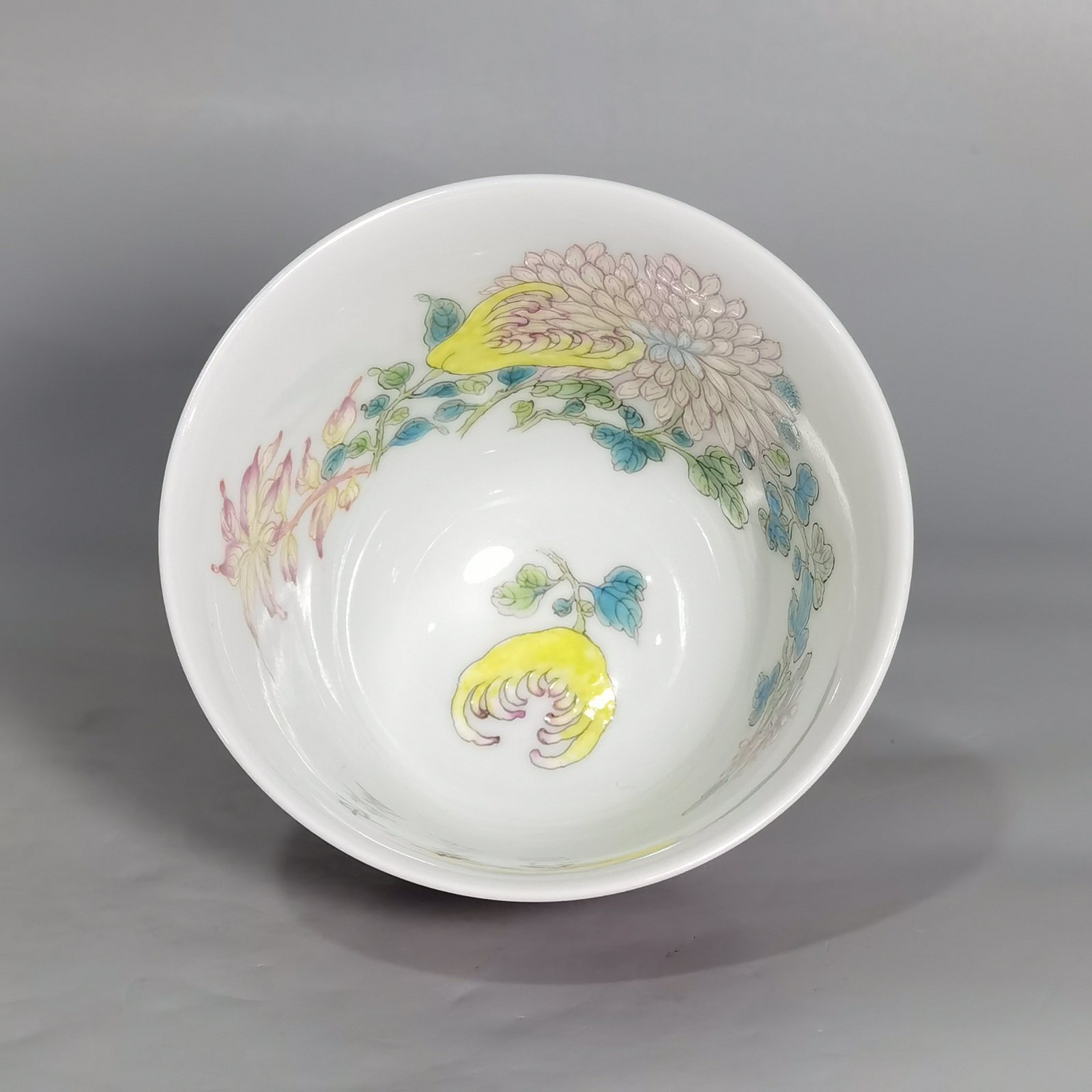 Qing Dynasty Yongzheng a pair of pastel three autumn cups with rouge red glaze on the outside