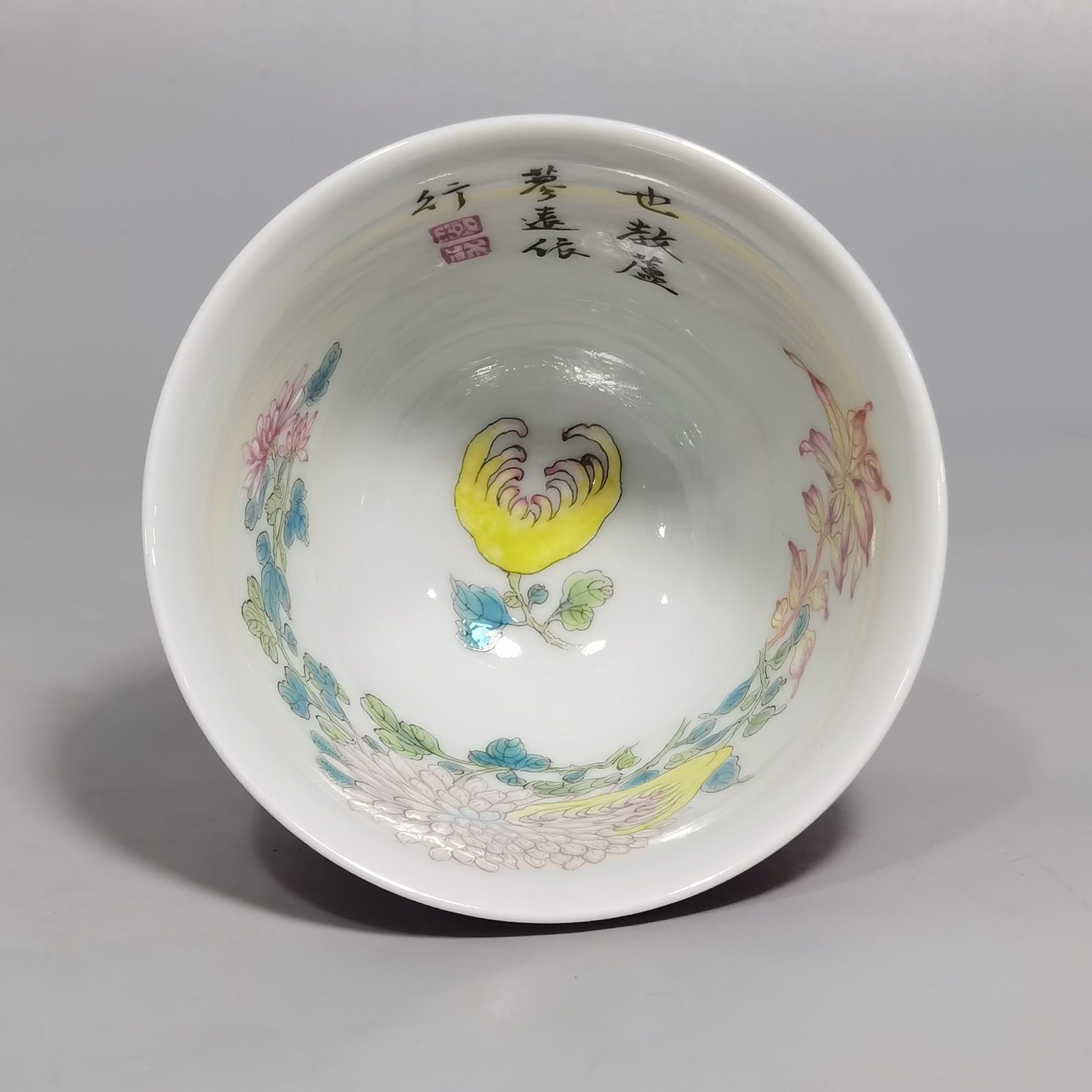 Qing Dynasty Yongzheng a pair of pastel three autumn cups with rouge red glaze on the outside