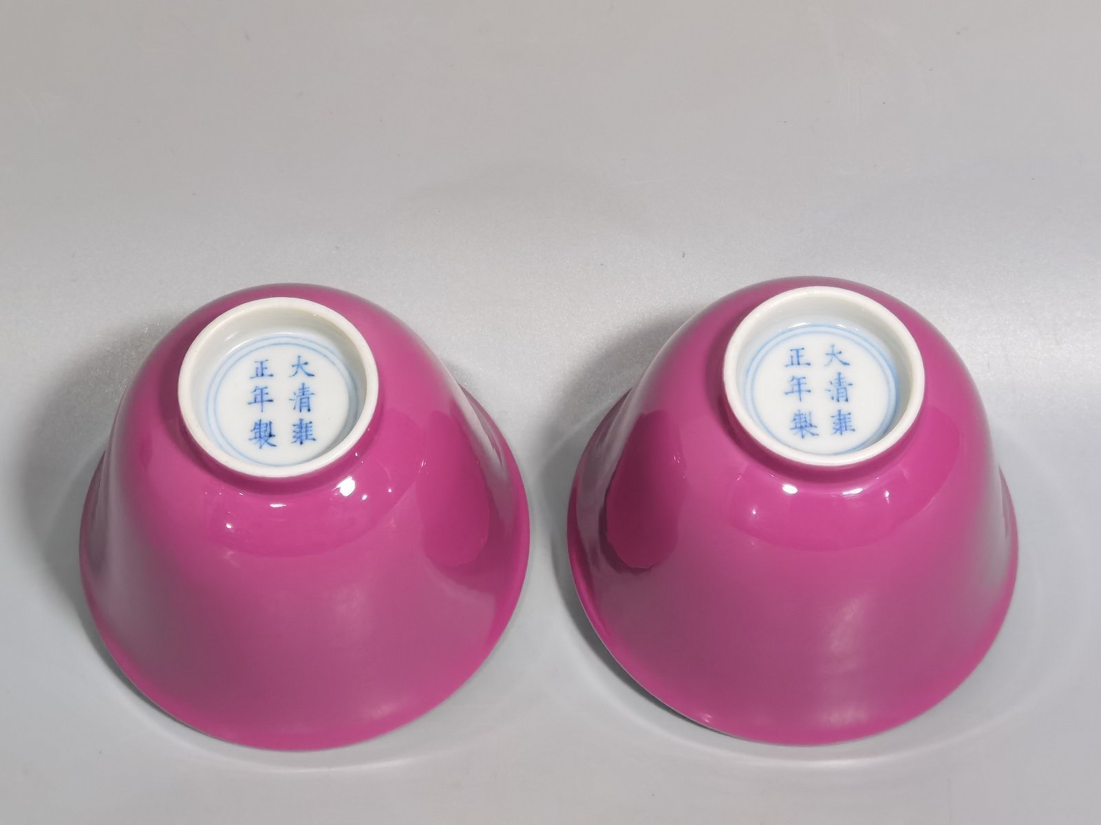 Qing Dynasty Yongzheng a pair of pastel three autumn cups with rouge red glaze on the outside