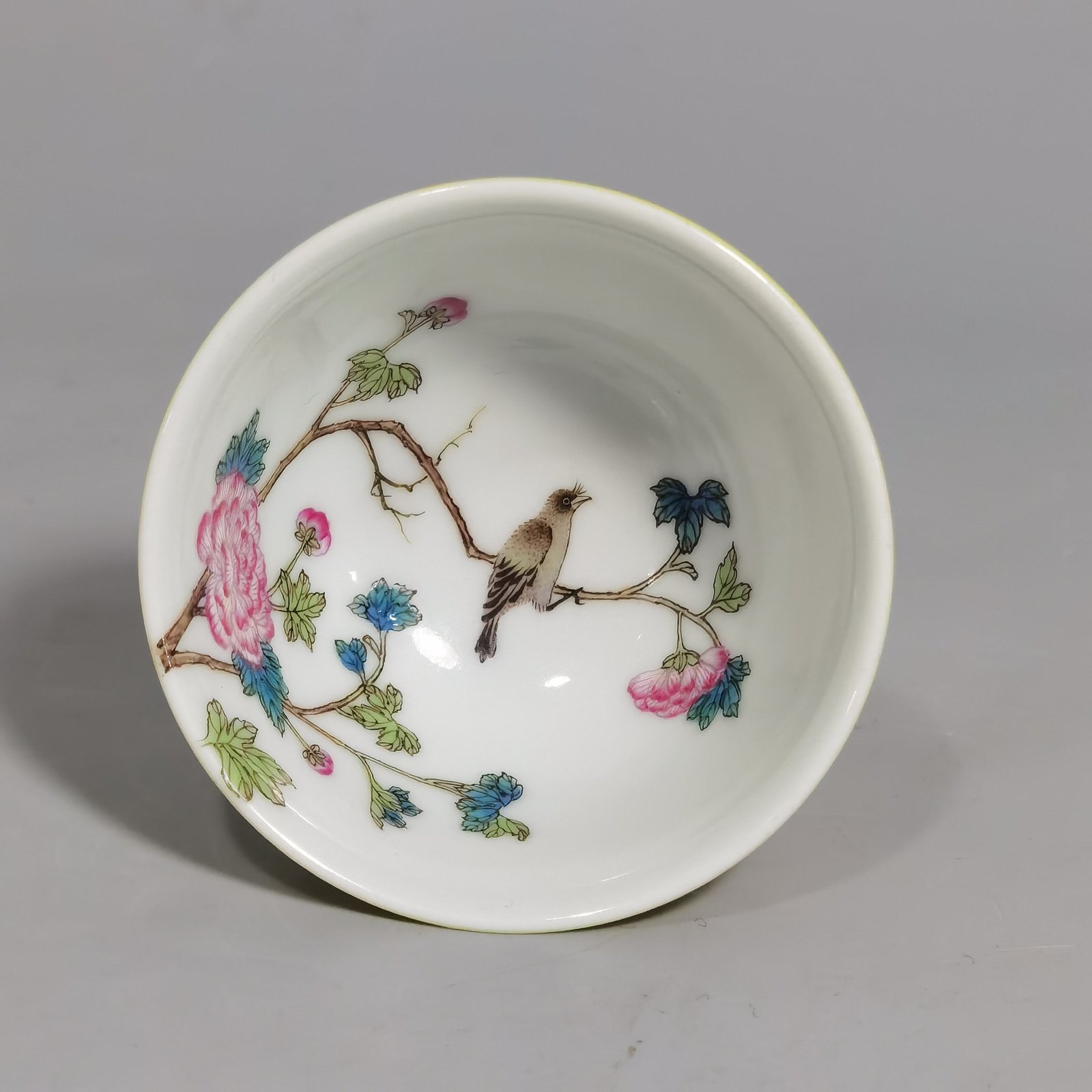 Qing Dynasty Yongzheng a pair of goblets with pastel flowers and birds
