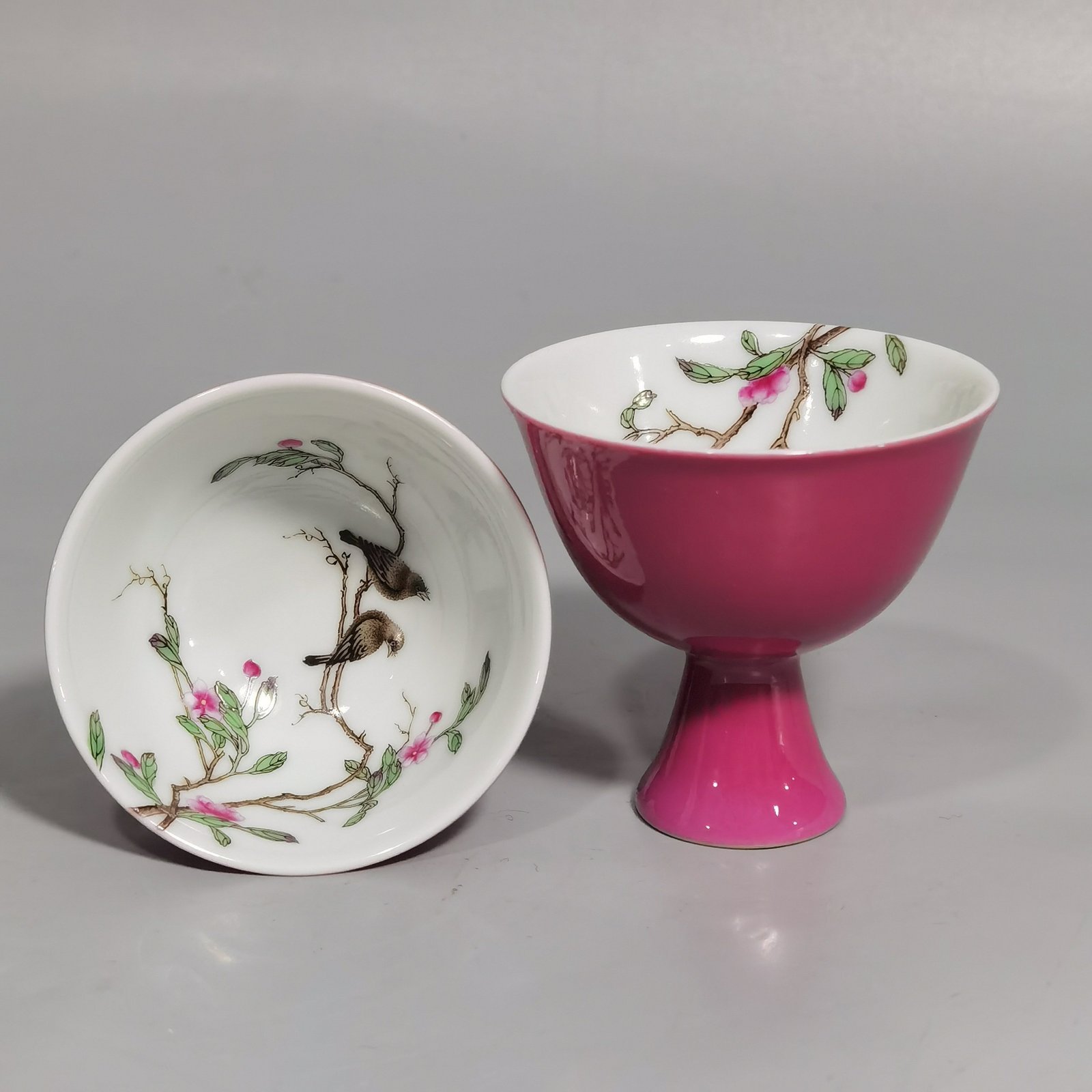 Qing Dynasty Yongzheng A pair of goblets with pastel-colored flowers and birds
