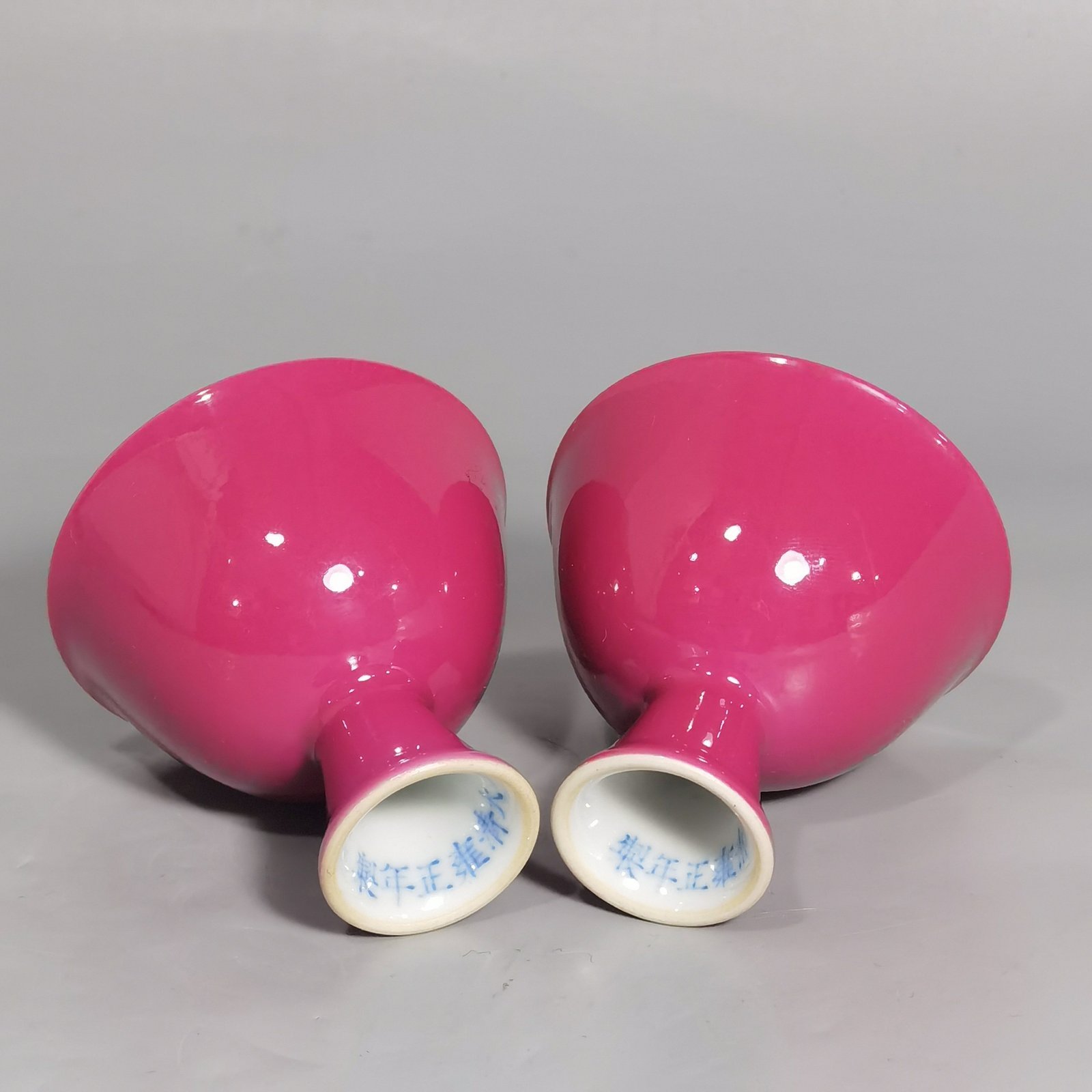 Qing Dynasty Yongzheng A pair of goblets with pastel-colored flowers and birds