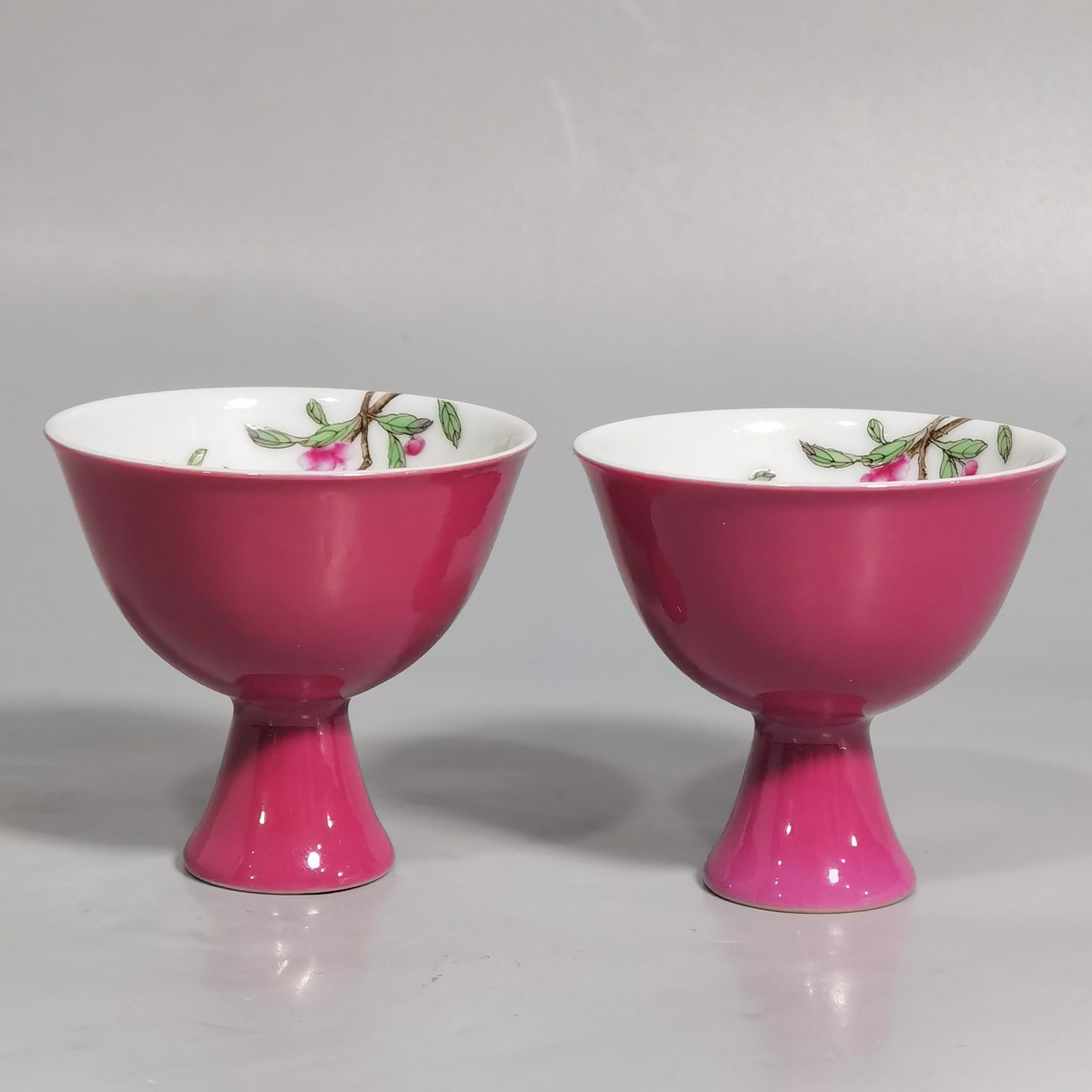 Qing Dynasty Yongzheng A pair of goblets with pastel-colored flowers and birds
