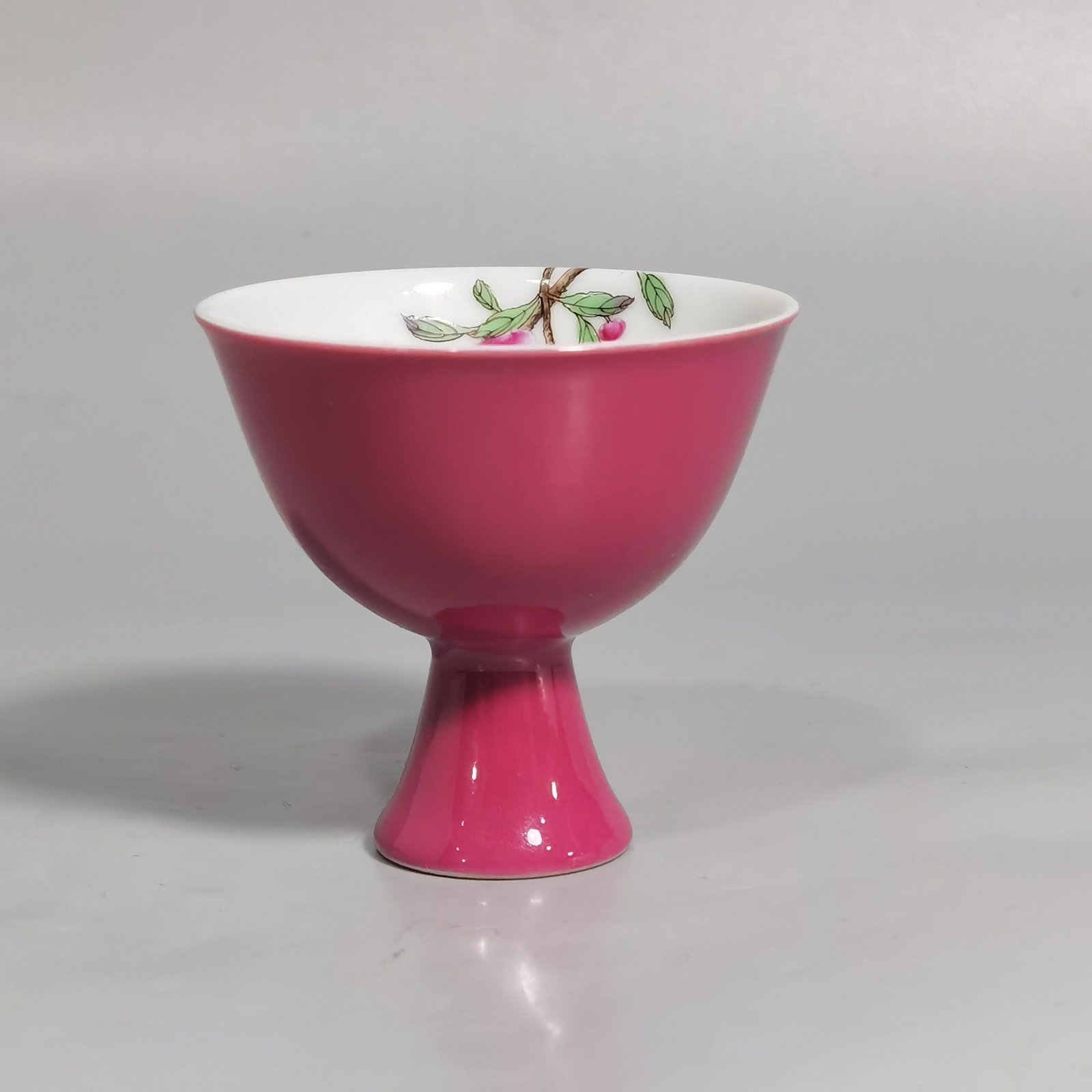Qing Dynasty Yongzheng A pair of goblets with pastel-colored flowers and birds