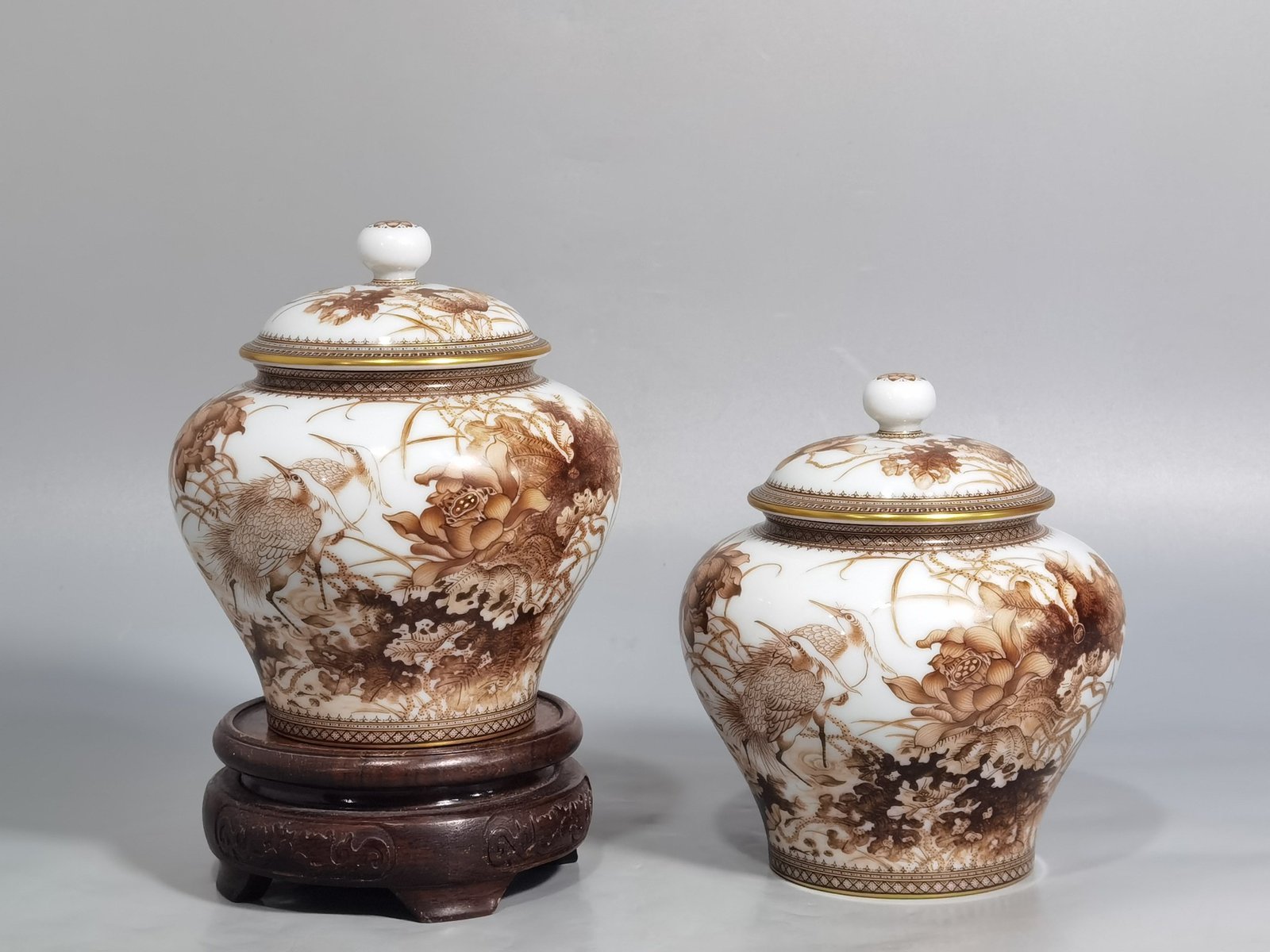 Qing Dynasty Yongzheng Yulianke Tea Can with Gold Pattern Border