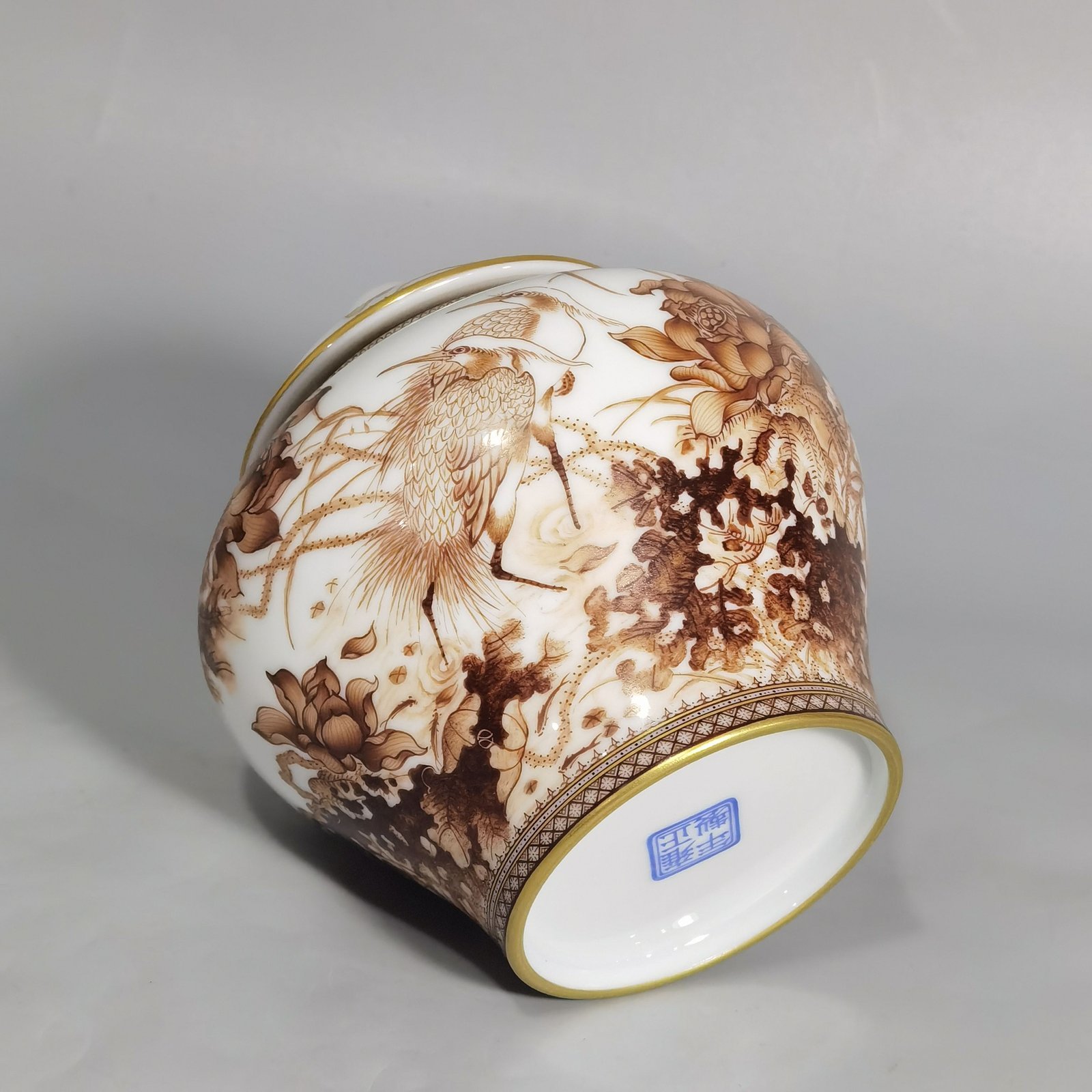 Qing Dynasty Yongzheng Yulianke Tea Can with Gold Pattern Border