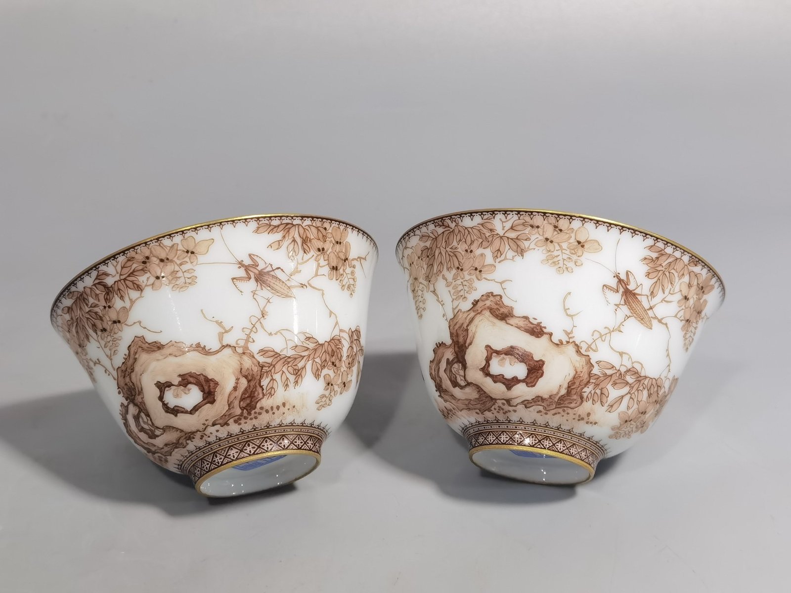 Qing Dynasty Yongzheng a pair of ink and ink paintings with mantis patterns