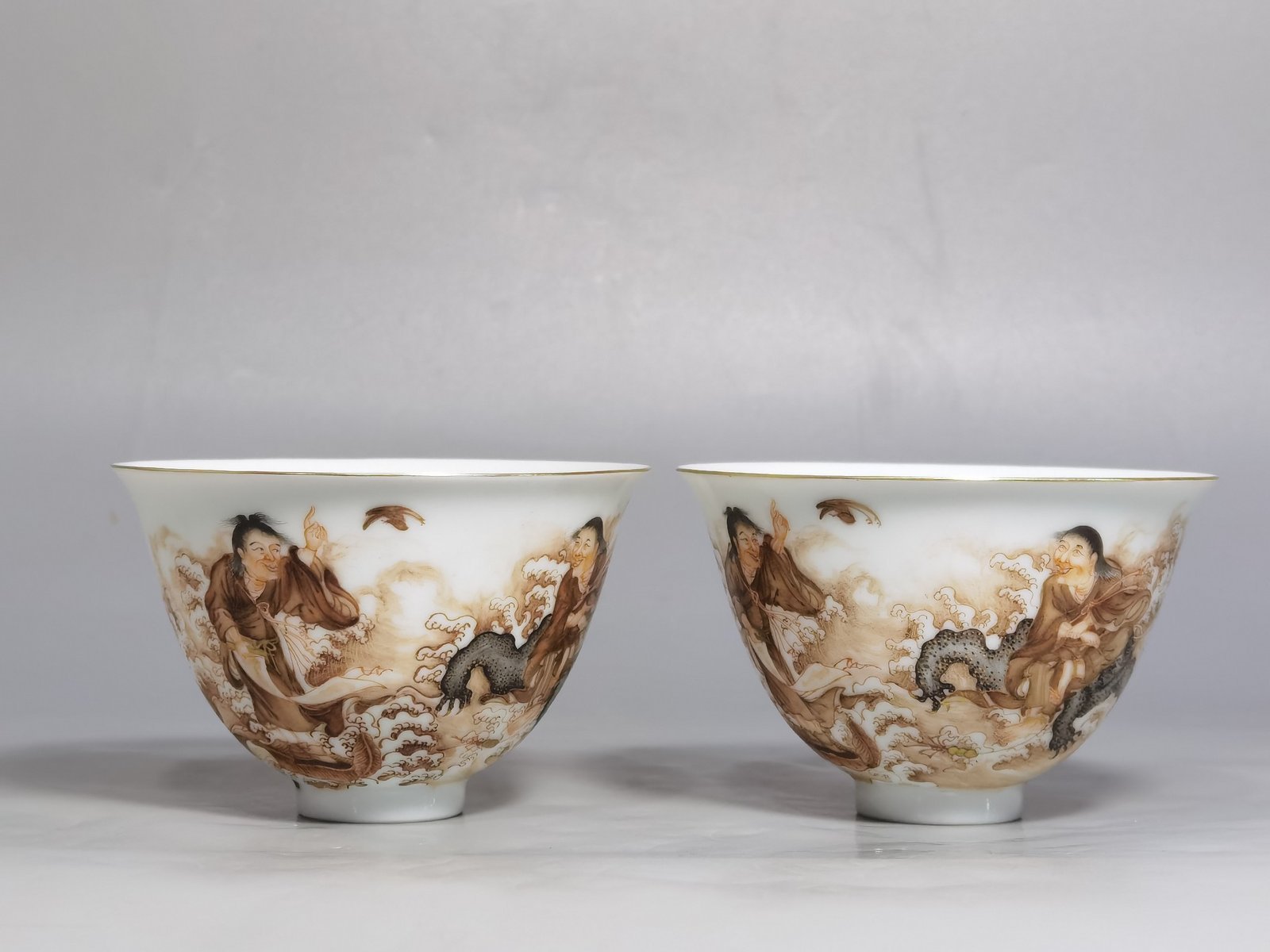 Qing Dynasty Yongzheng ink-colored bangs and golden toad with five dragons carved inside