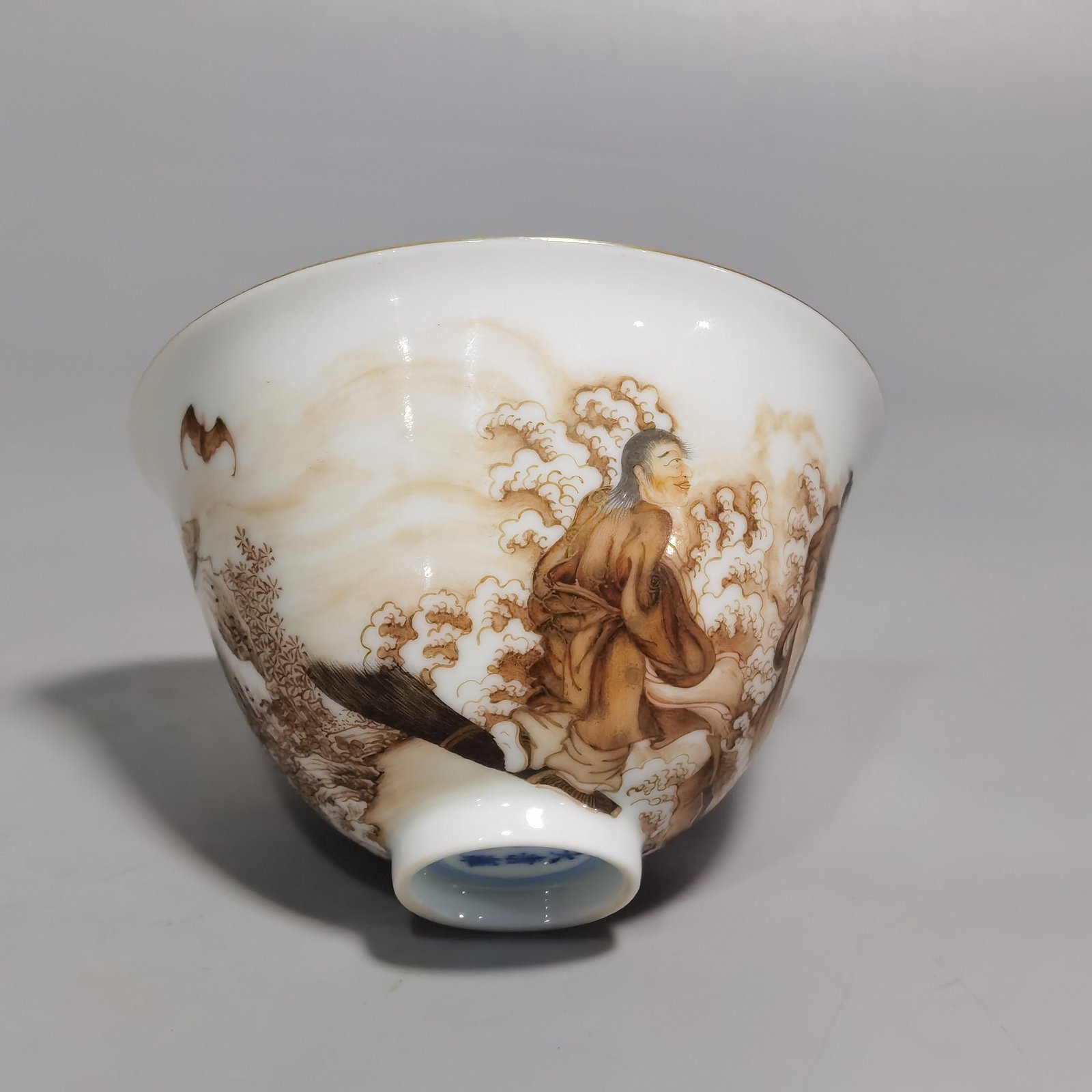 Qing Dynasty Yongzheng ink-colored bangs and golden toad with five dragons carved inside