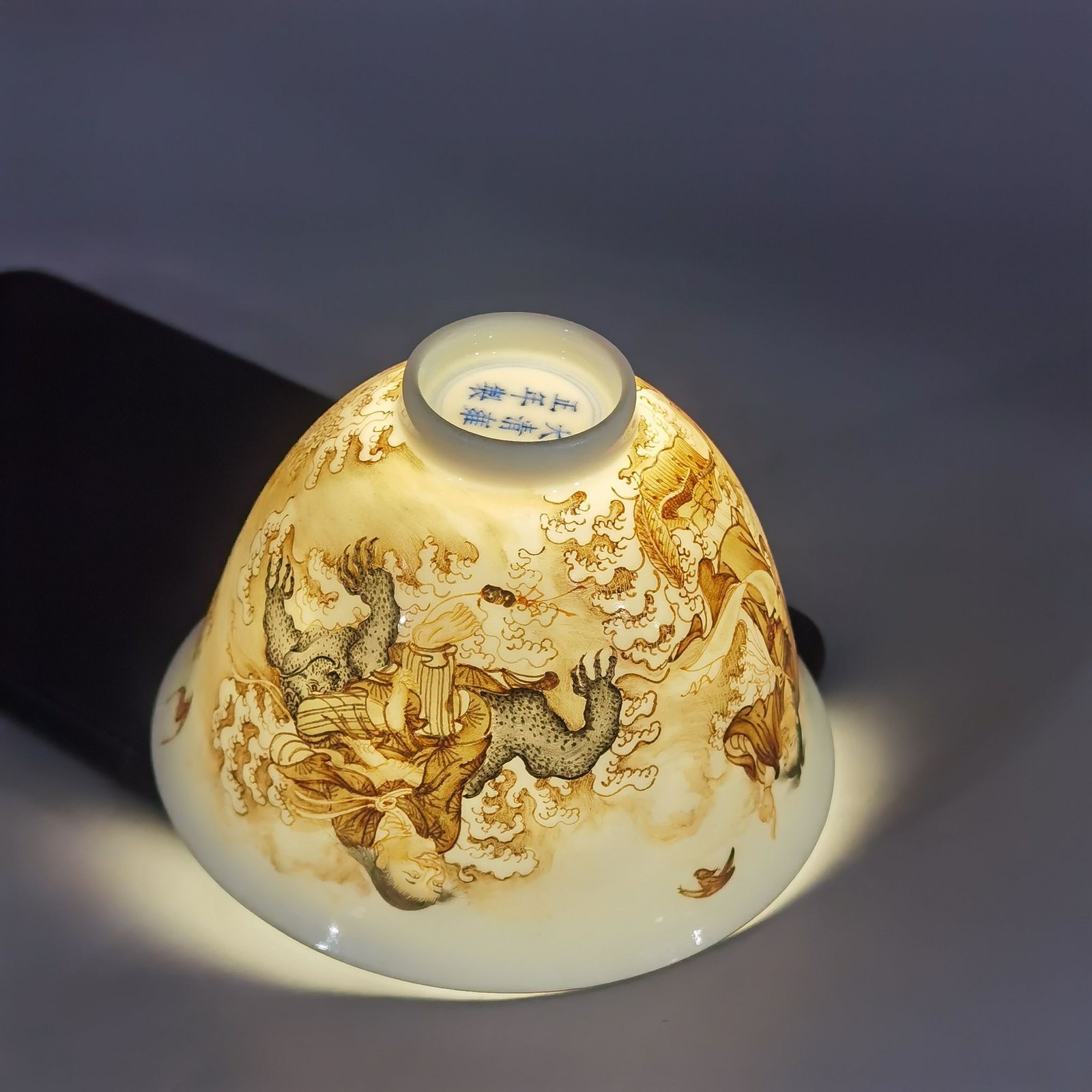 Qing Dynasty Yongzheng ink-colored bangs and golden toad with five dragons carved inside