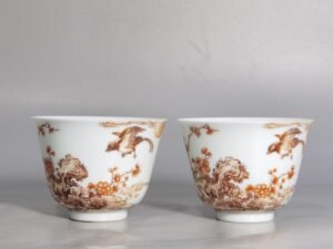 Qing Dynasty Yongzheng A pair of ink-colored ribbon cups with bird inscriptions and poems