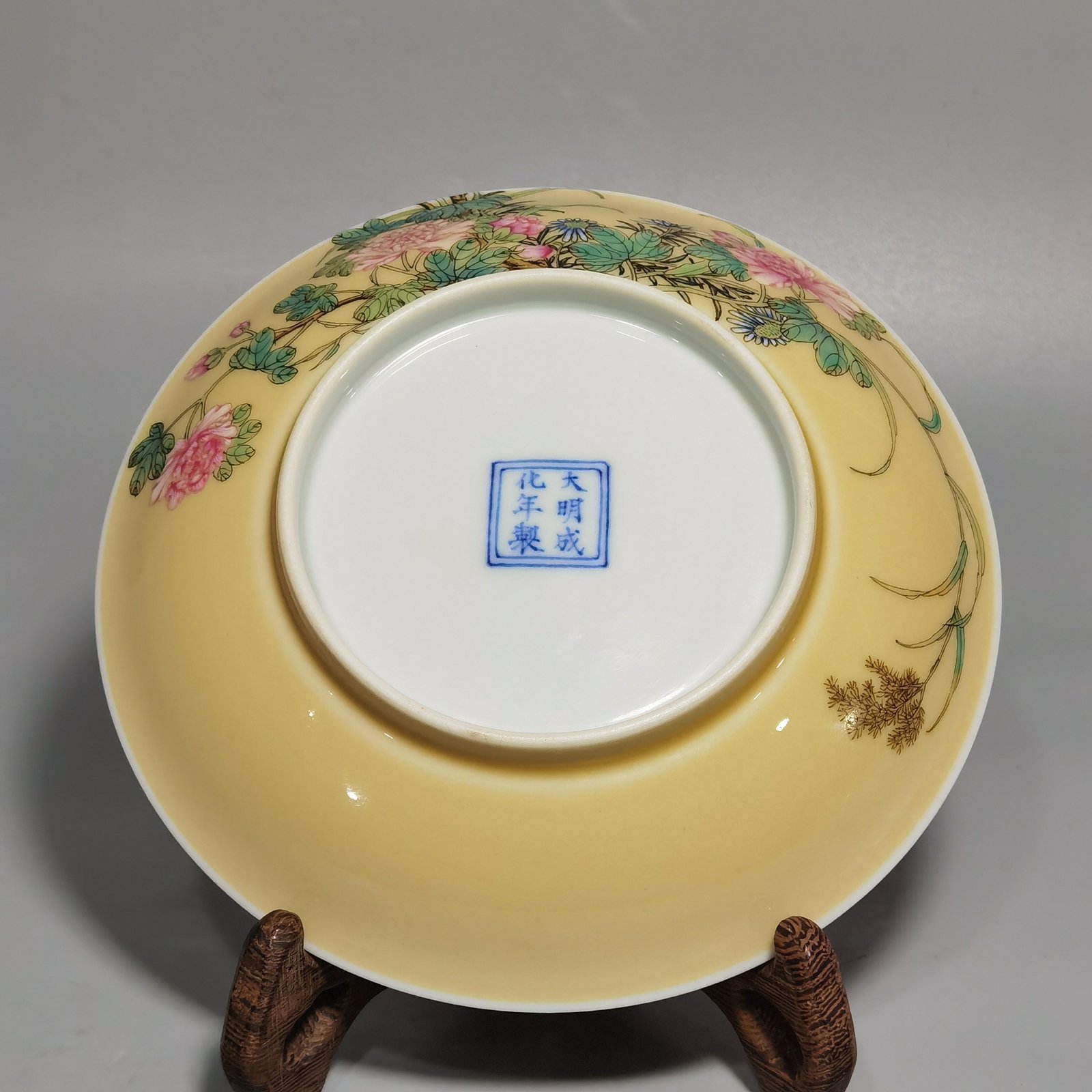 Qing Dynasty Yongzheng  beige glaze pastel poppy flower butterfly and poem pattern small plates