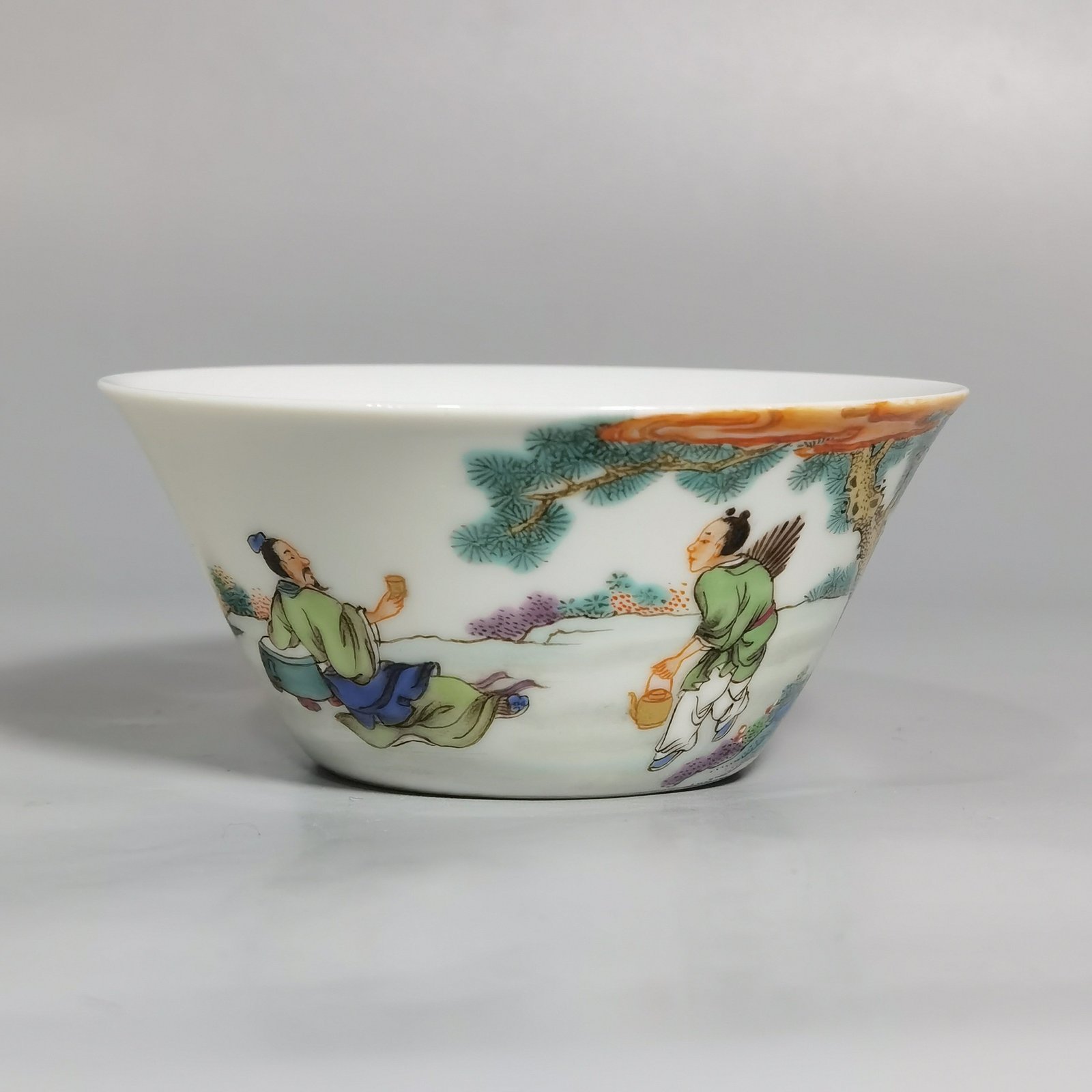 Qing Dynasty Yongzheng sustenance money pastel literati and nobles drinking horseshoe cup