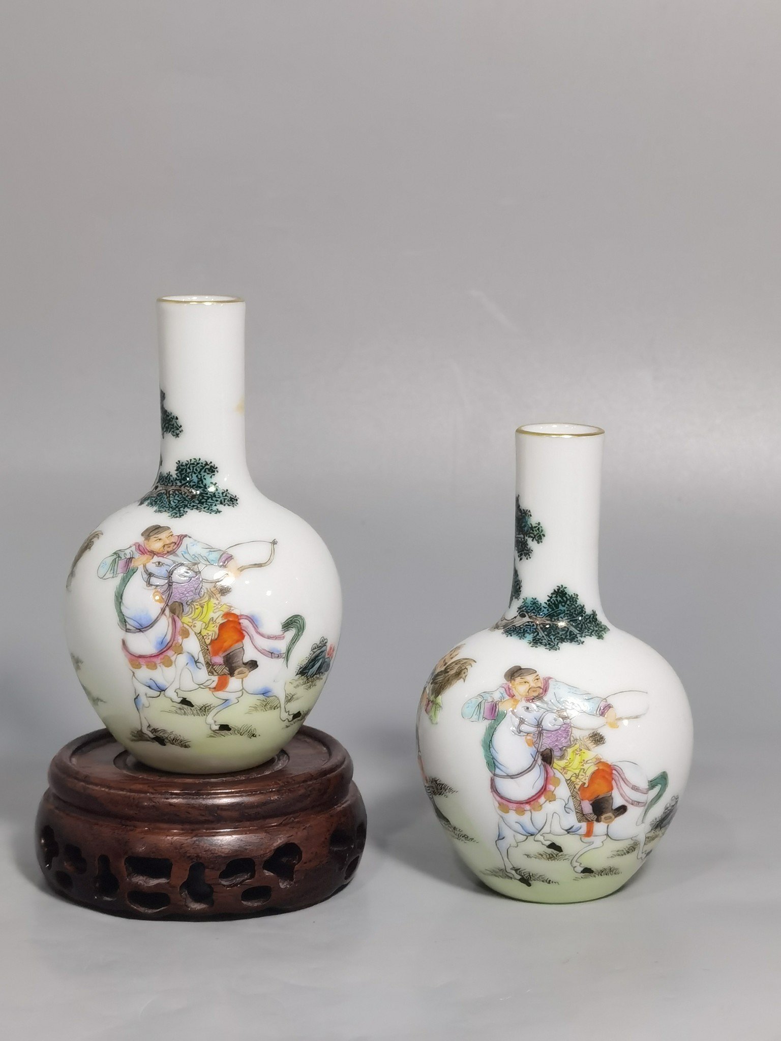 Qing Dynasty Yongzheng hand-held pastel hunting picture small celestial ball