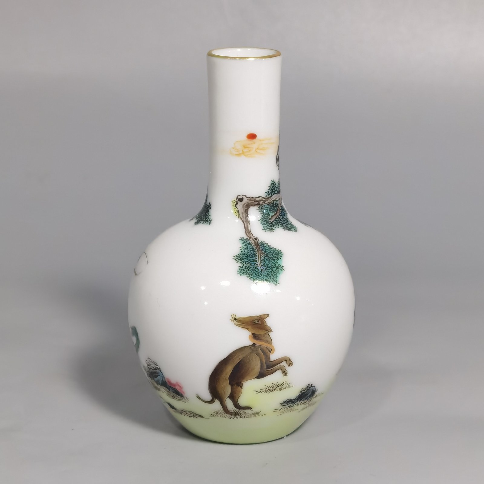 Qing Dynasty Yongzheng hand-held pastel hunting picture small celestial ball