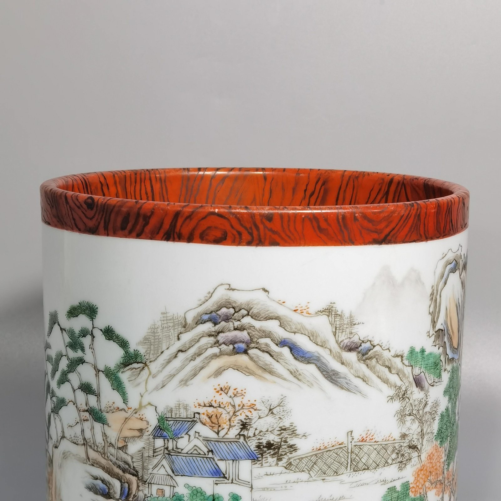 Qing Dynasty Yongzheng wood grain glaze pastel landscape figure pen holder