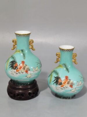 Qing Dynasty Yongzheng turquoise green land famille rose rooster amphora