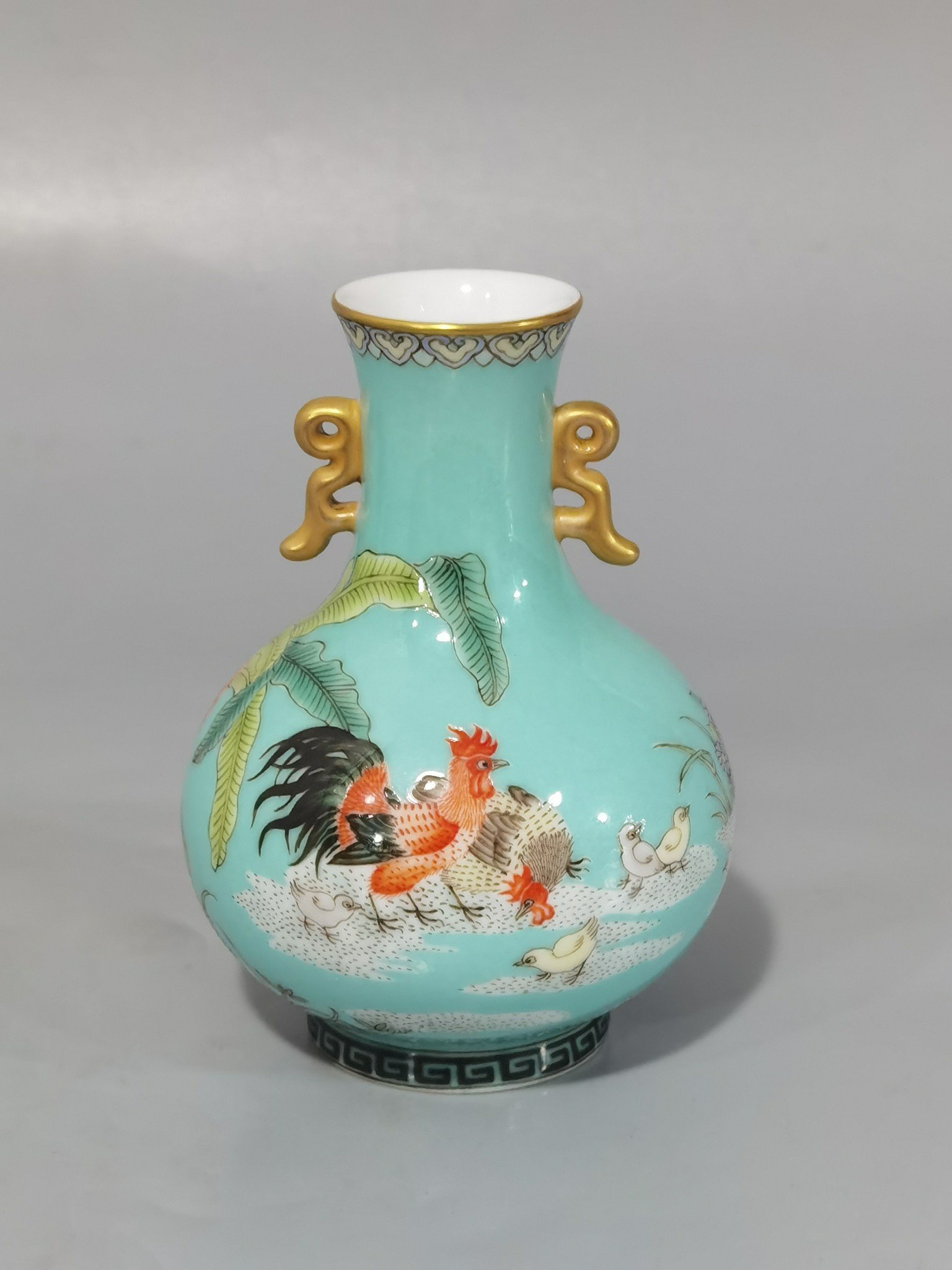 Qing Dynasty Yongzheng turquoise green land famille rose rooster amphora