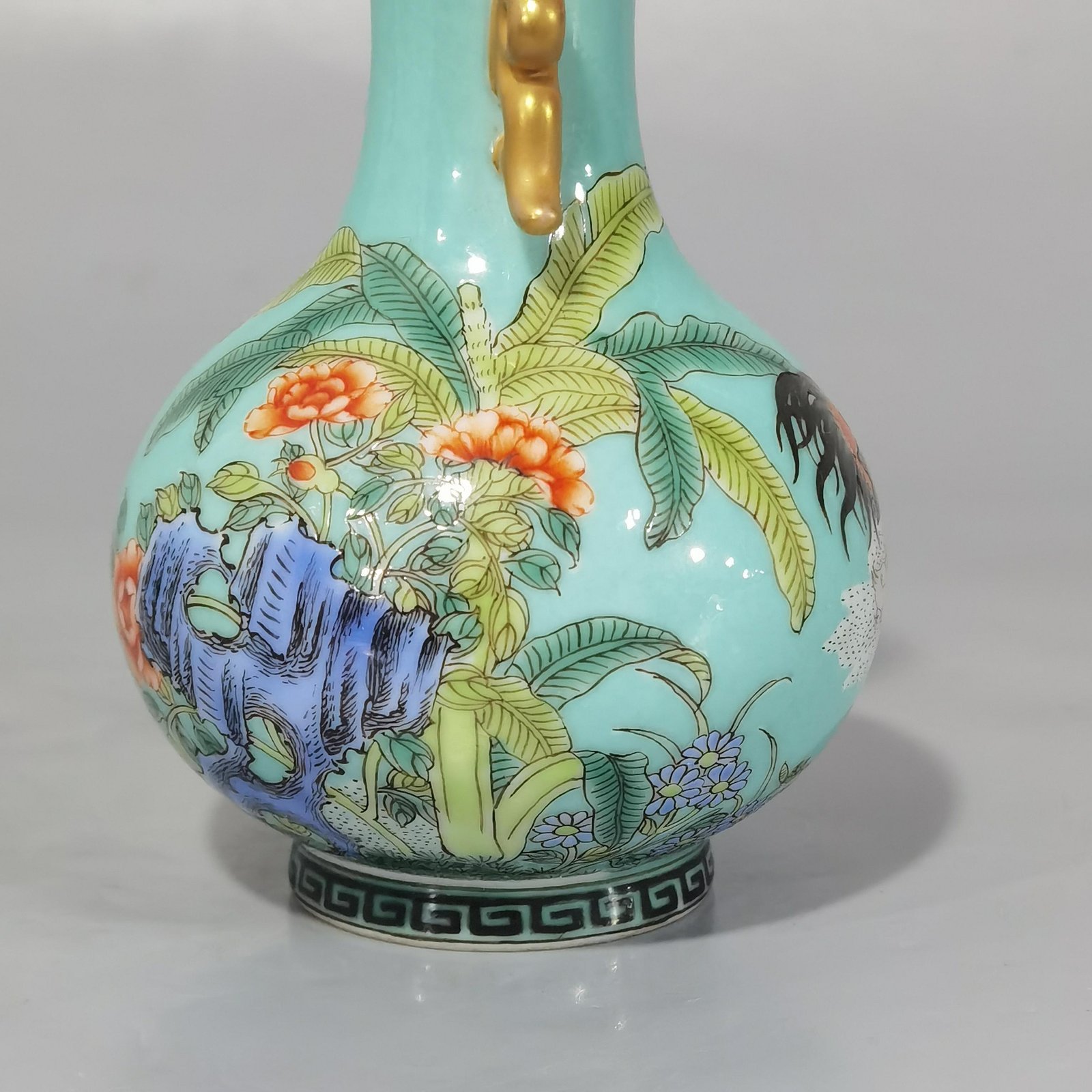 Qing Dynasty Yongzheng turquoise green land famille rose rooster amphora
