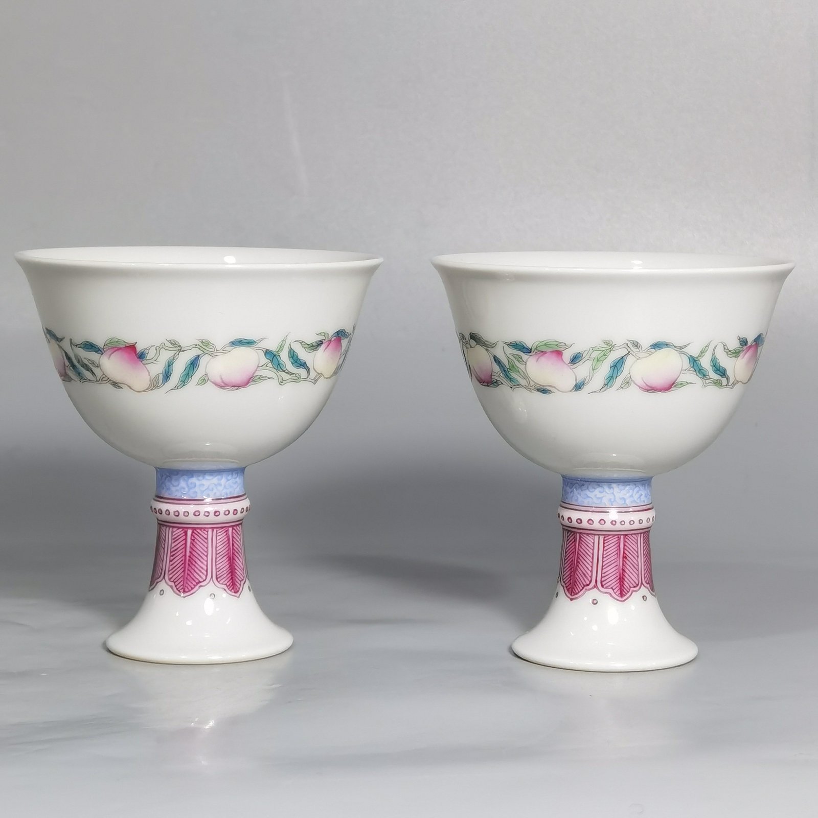 Qing Dynasty Yongzheng Yangcai longevity peach pattern stem cup