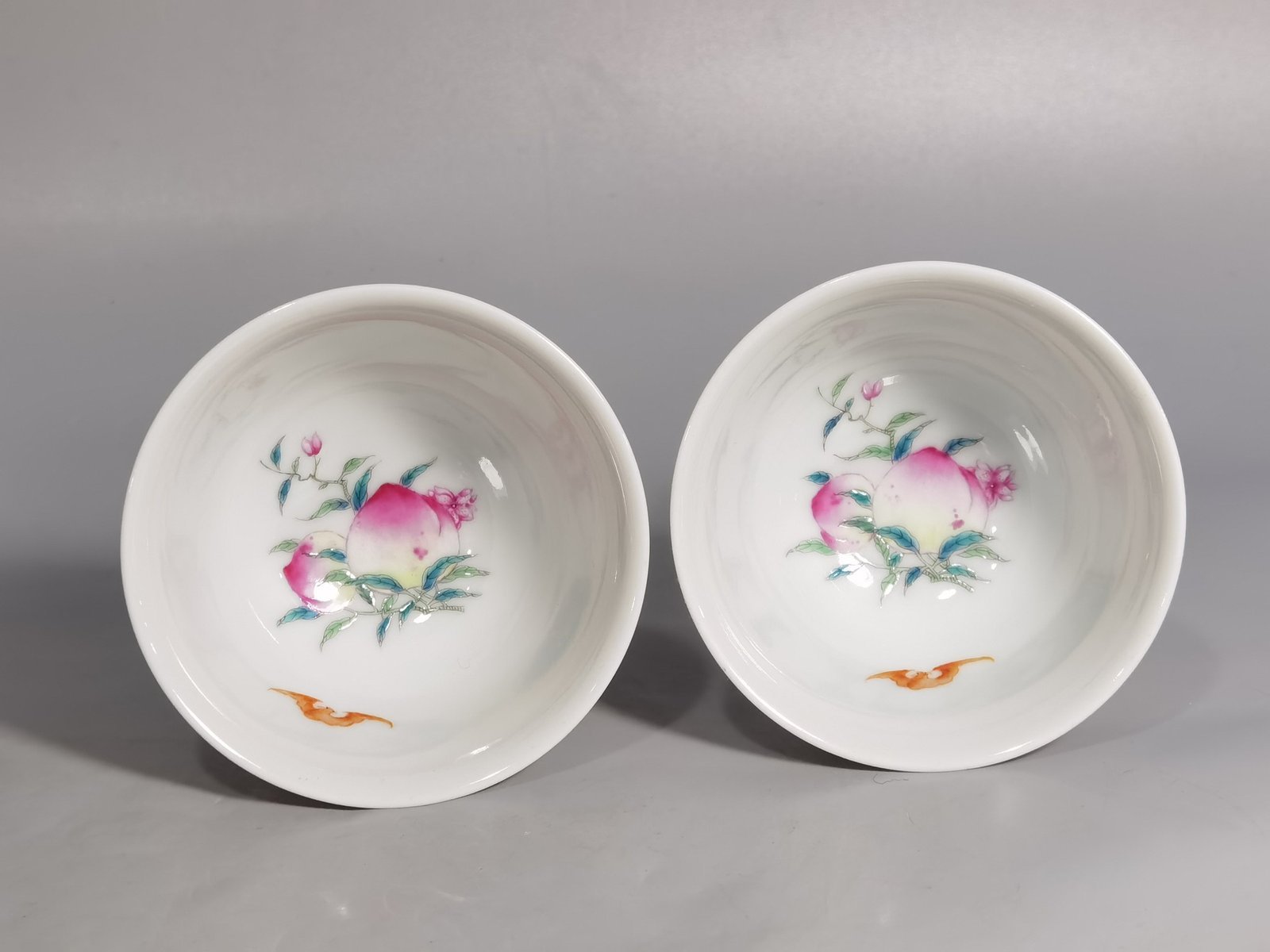 Qing Dynasty Yongzheng Yangcai longevity peach pattern stem cup