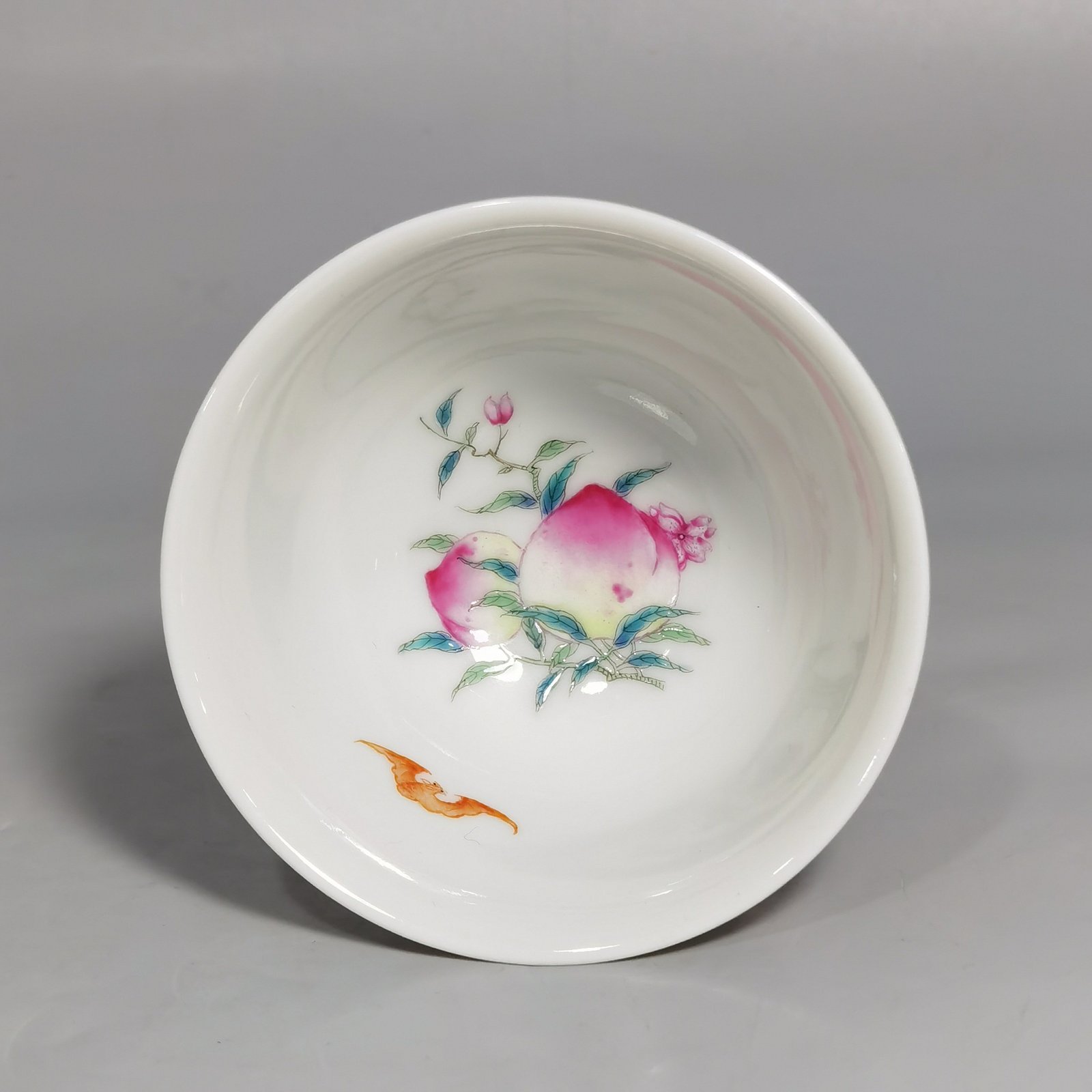 Qing Dynasty Yongzheng Yangcai longevity peach pattern stem cup