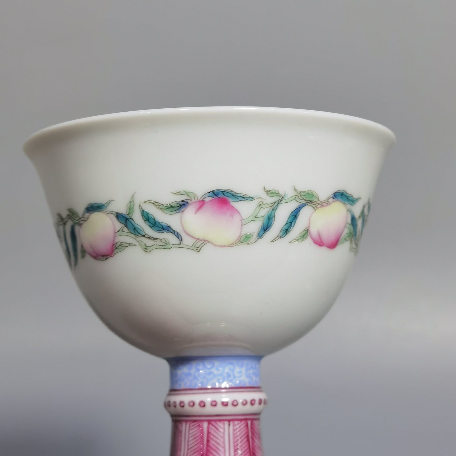 Qing Dynasty Yongzheng Yangcai longevity peach pattern stem cup