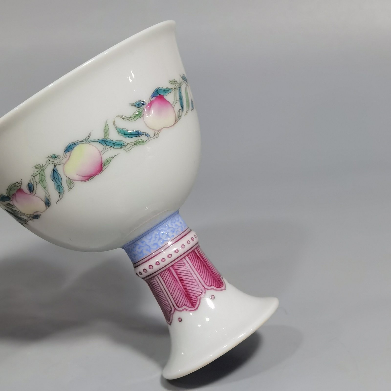 Qing Dynasty Yongzheng Yangcai longevity peach pattern stem cup
