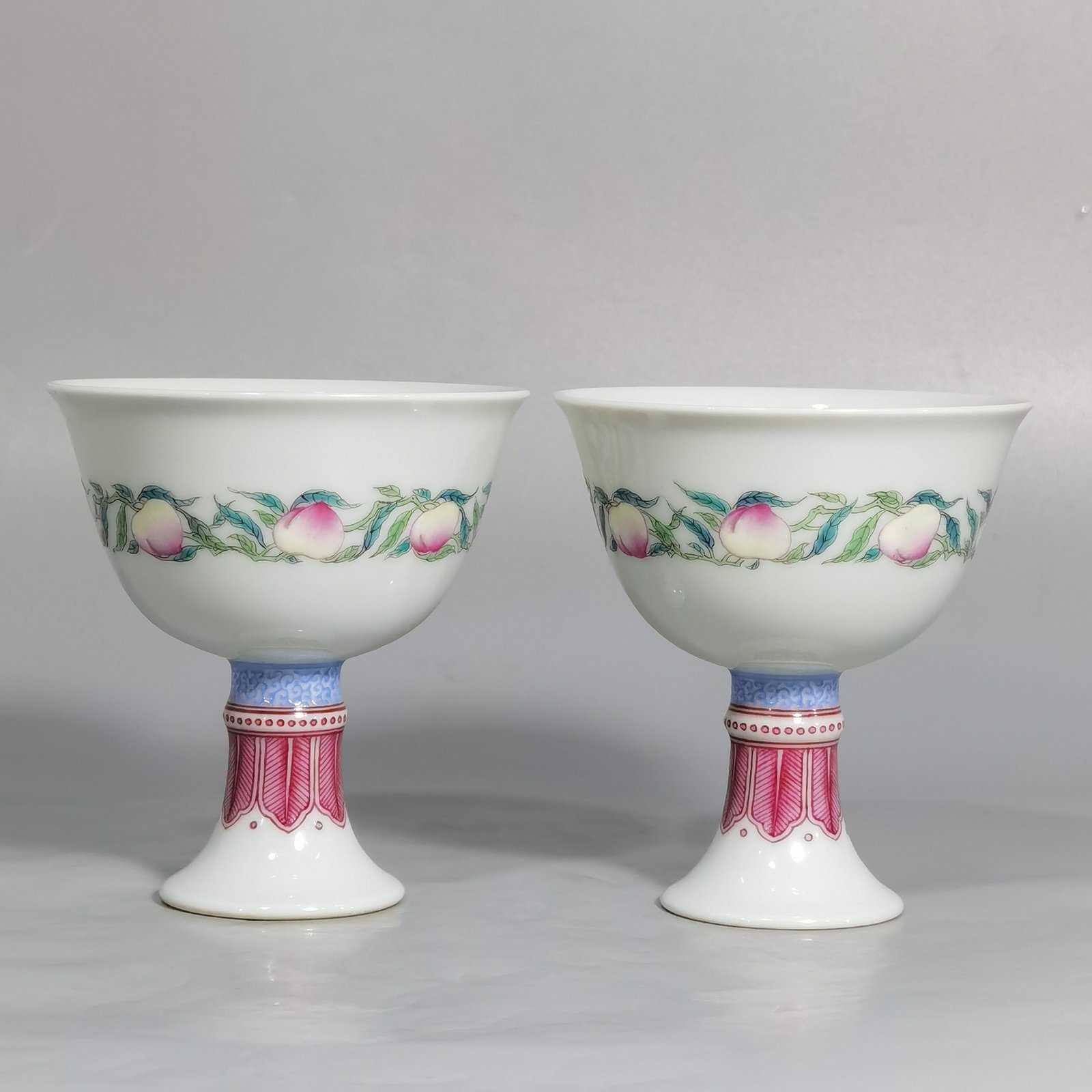 Qing Dynasty Yongzheng Yangcai longevity peach pattern stem cup