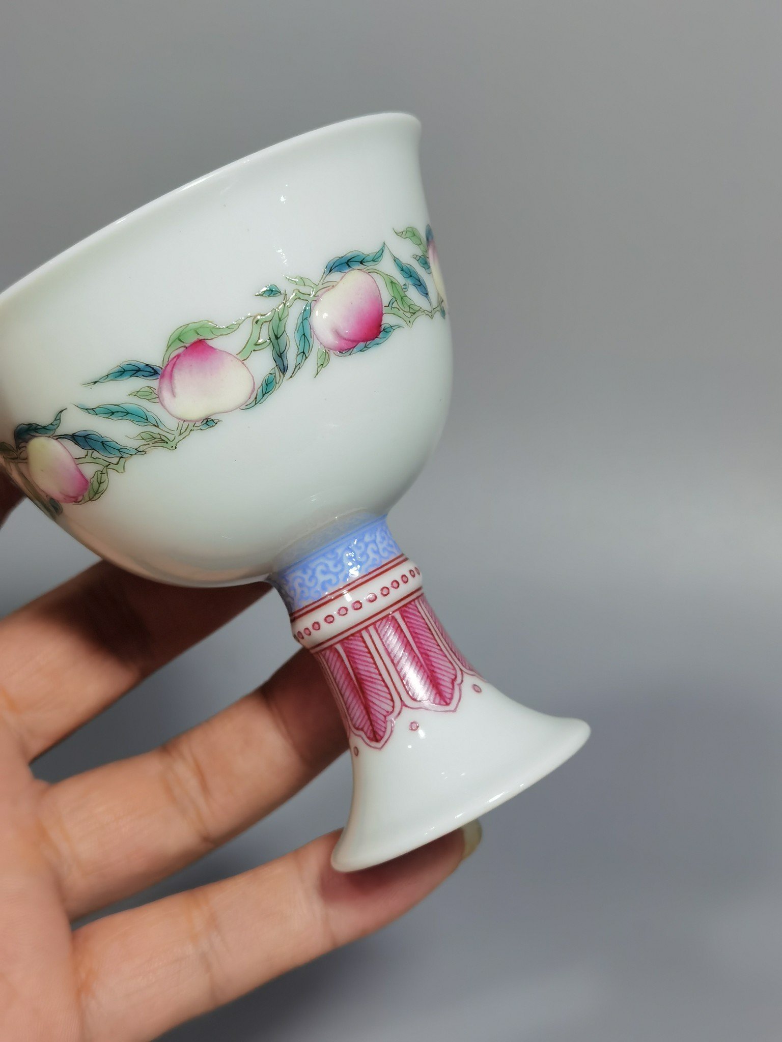 Qing Dynasty Yongzheng Yangcai Longevity Peach Pattern Goblet