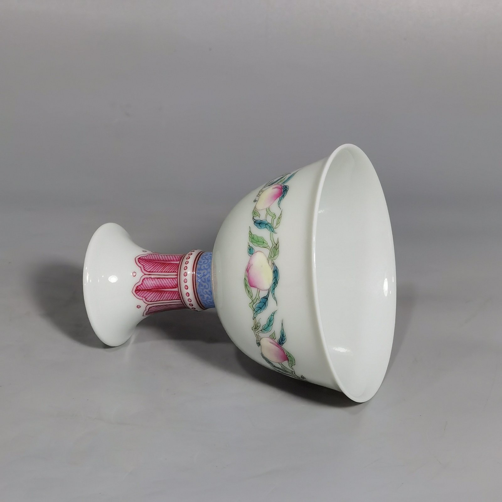 Qing Dynasty Yongzheng Yangcai Longevity Peach Pattern Goblet