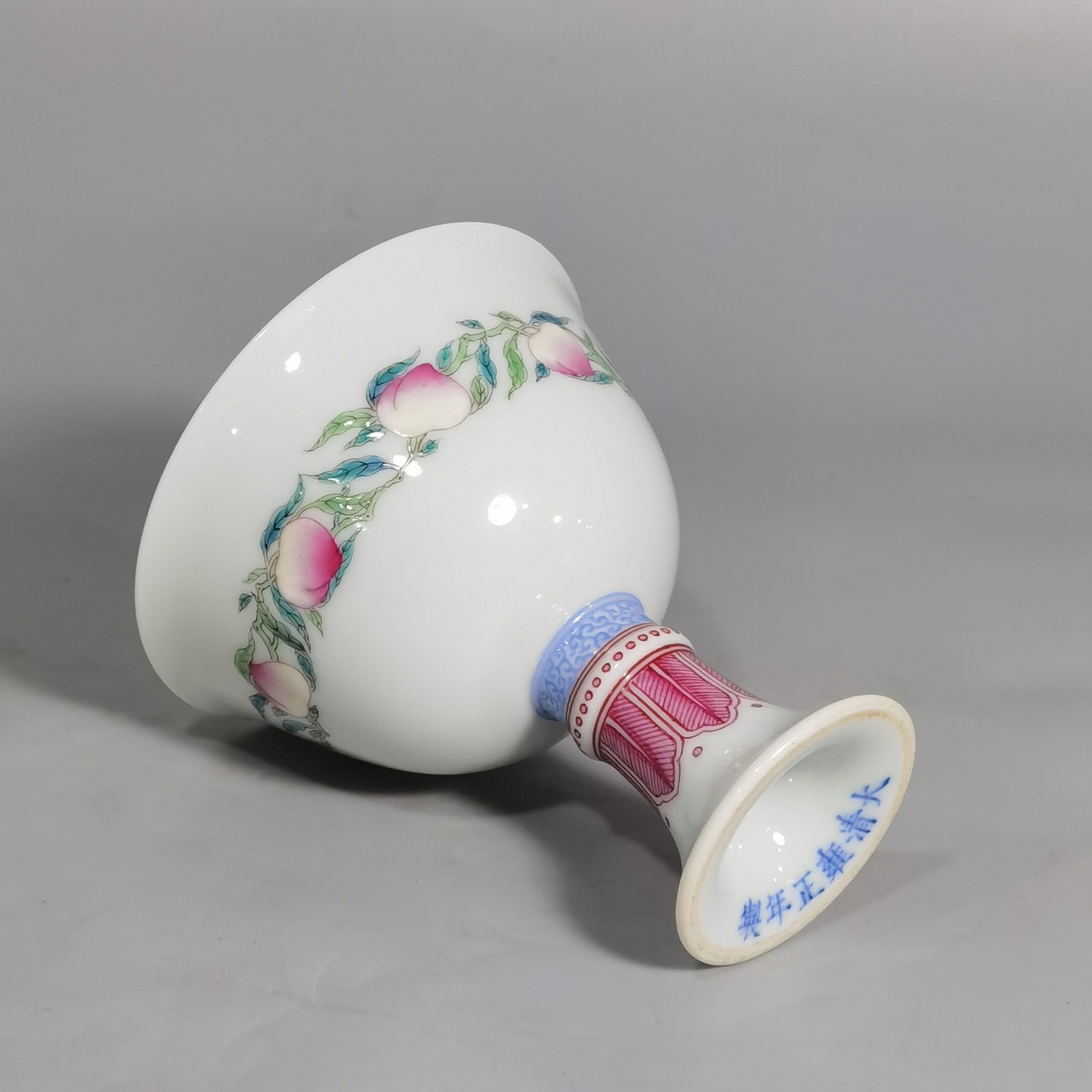 Qing Dynasty Yongzheng Yangcai Longevity Peach Pattern Goblet
