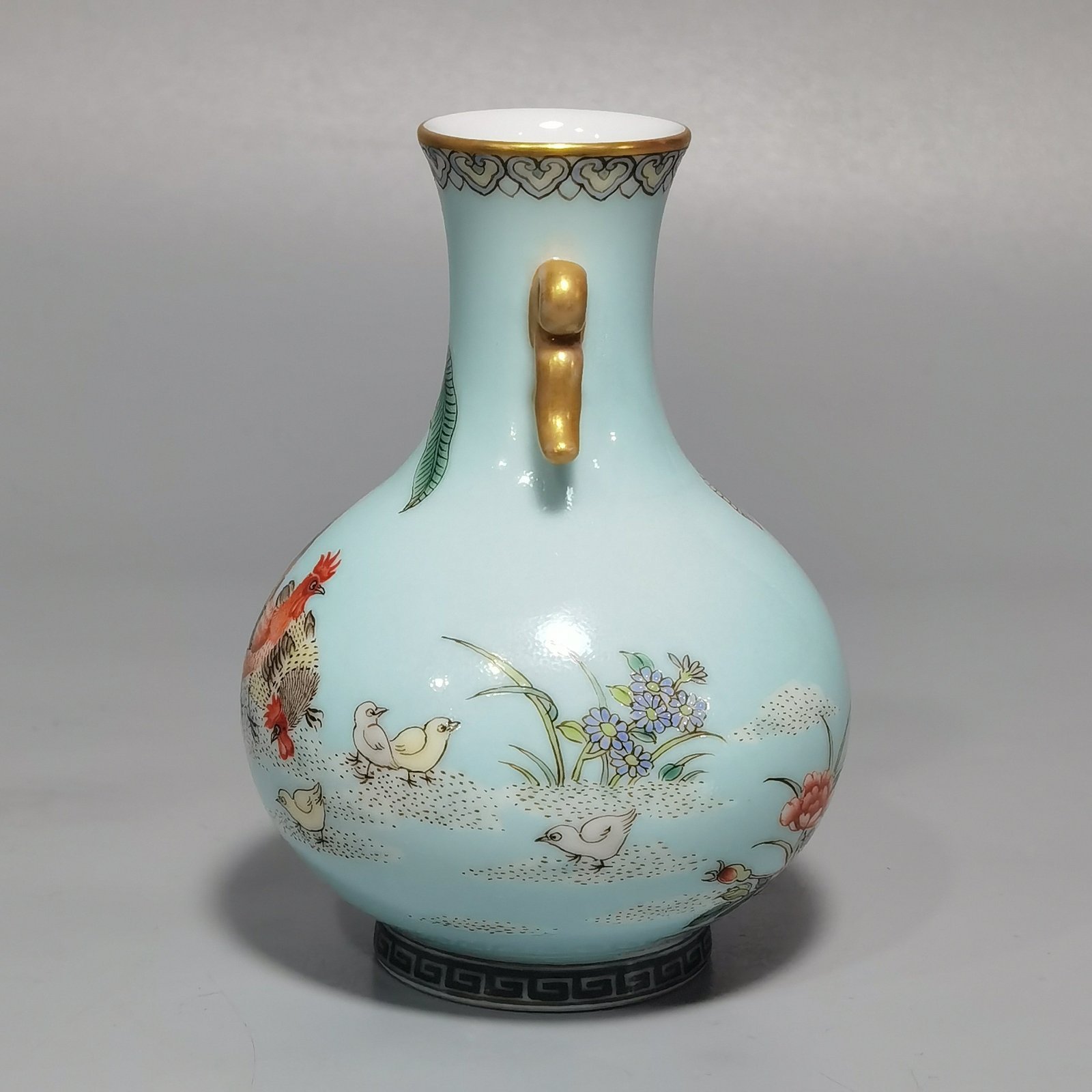 Qing Dynasty Yongzheng Yangcai Turquoise Green Rooster Amphora