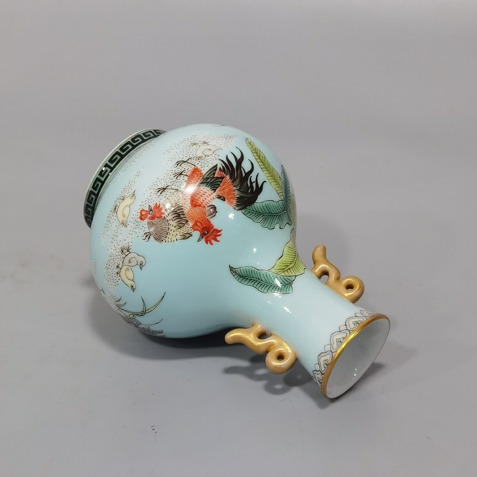 Qing Dynasty Yongzheng Yangcai Turquoise Green Rooster Amphora