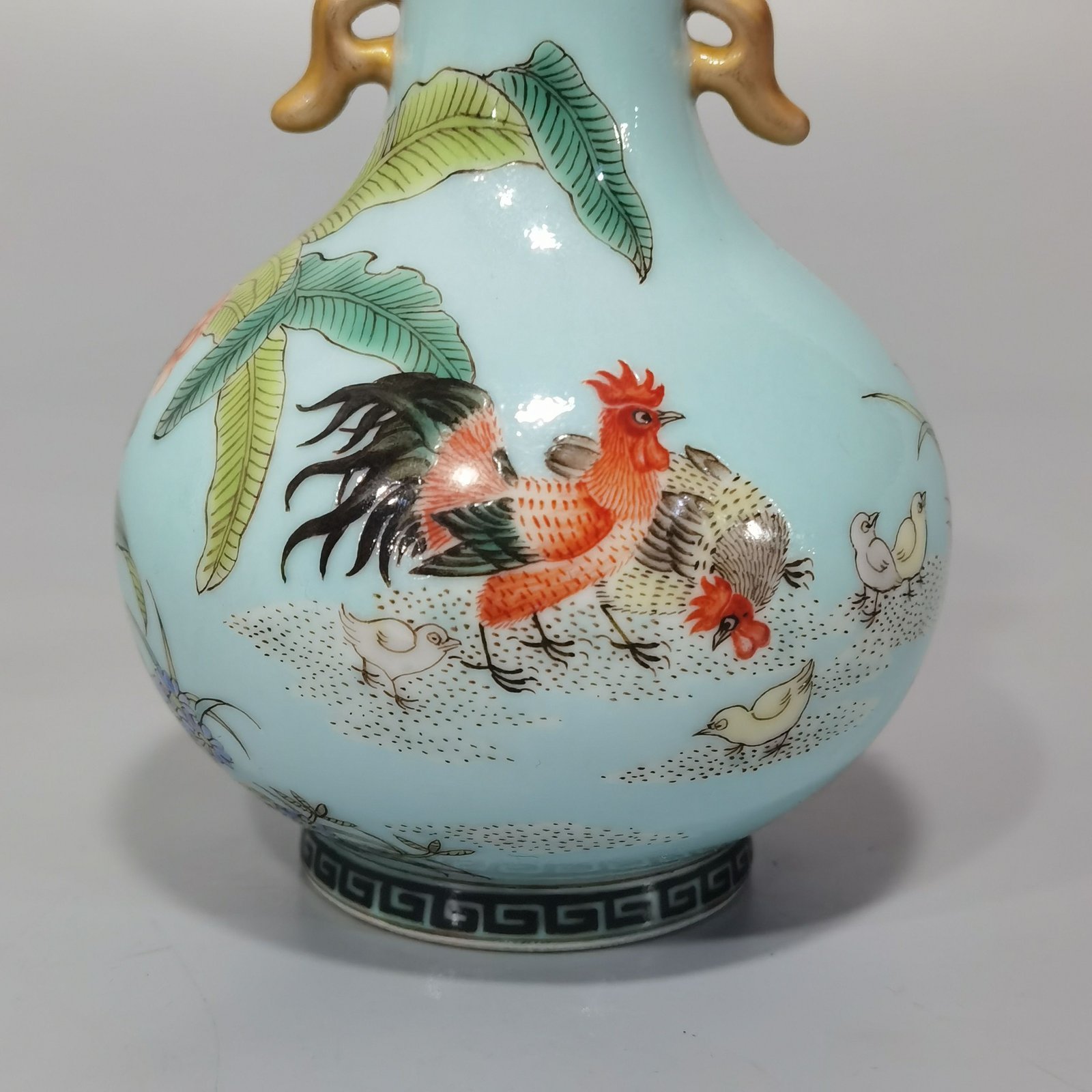 Qing Dynasty Yongzheng Yangcai Turquoise Green Rooster Amphora