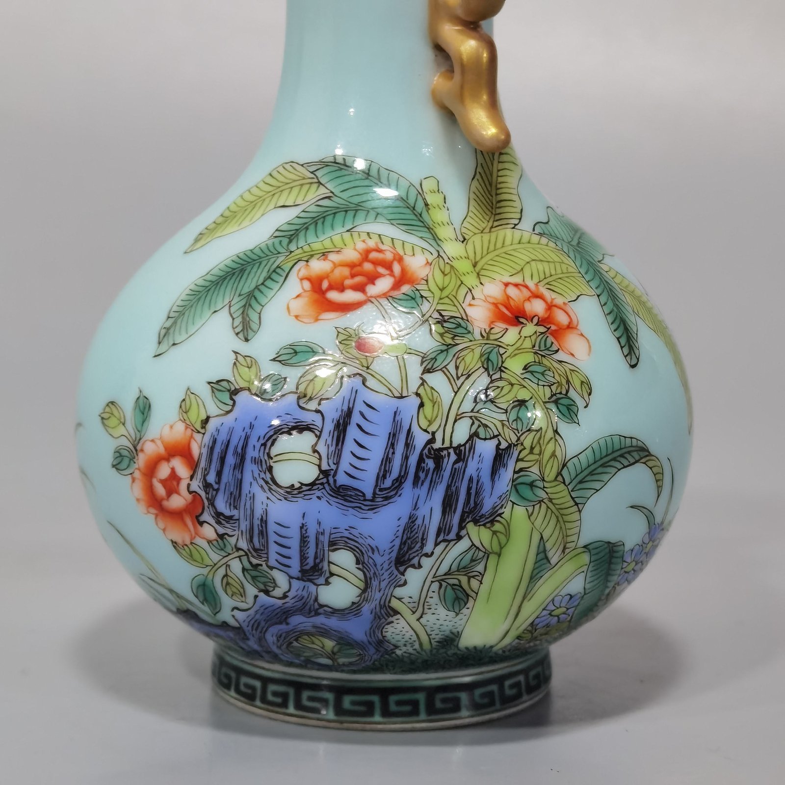 Qing Dynasty Yongzheng Yangcai Turquoise Green Rooster Amphora