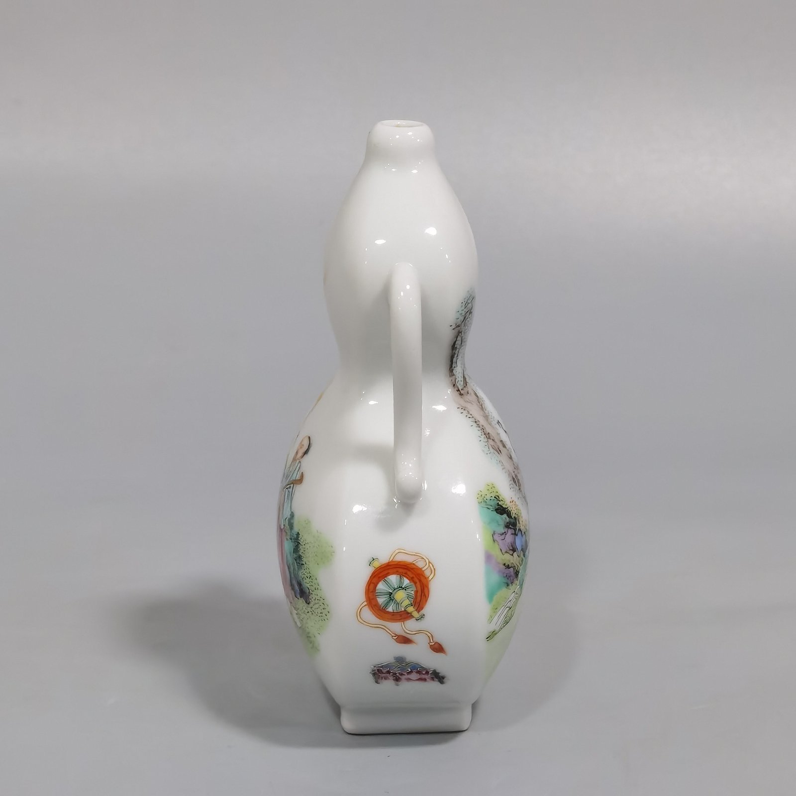 Qing Dynasty Yongzheng Chenghuai Garden pastel color character story illustration amphora