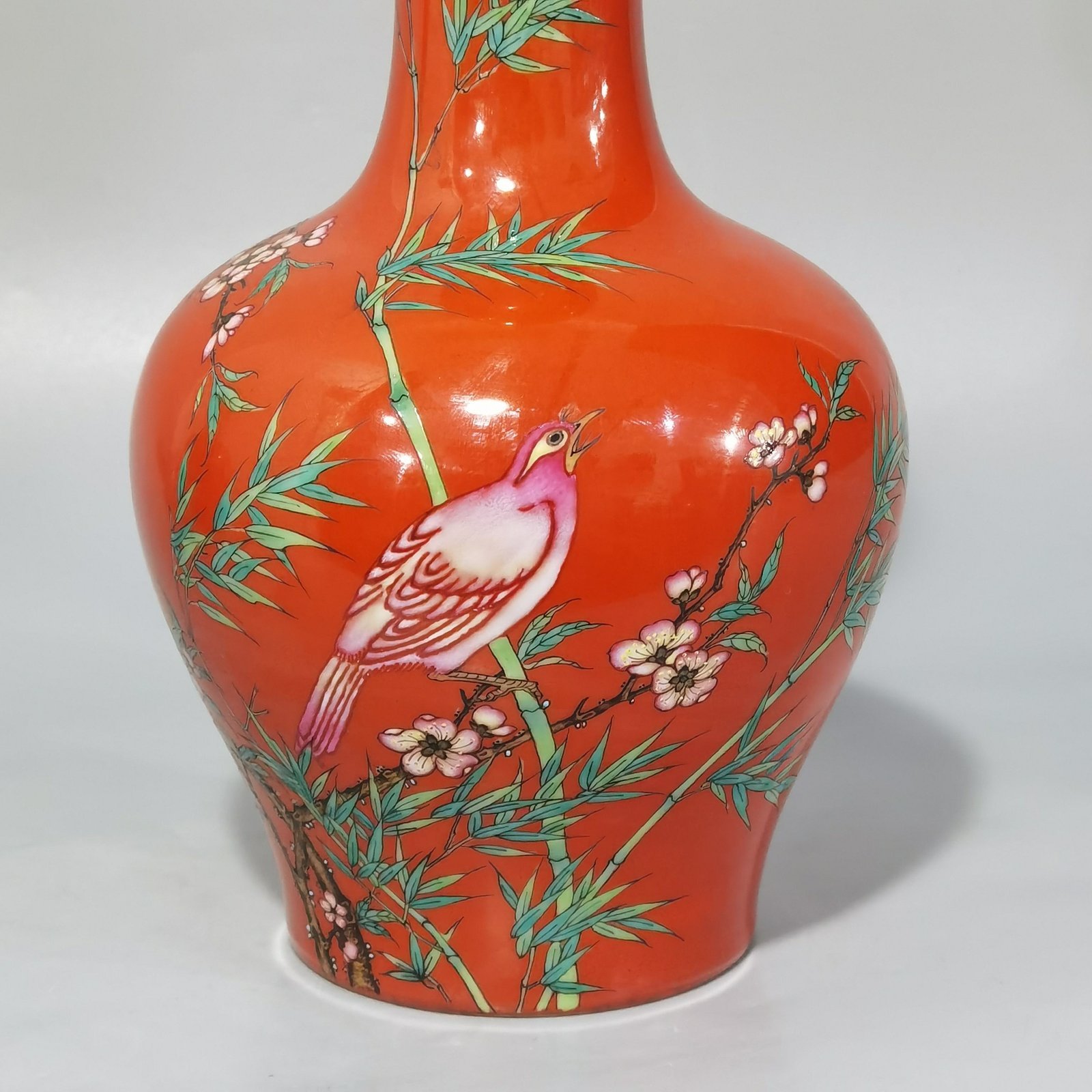 Qing Dynasty Yongzheng coral red ground pastel flower and bird garlic vase