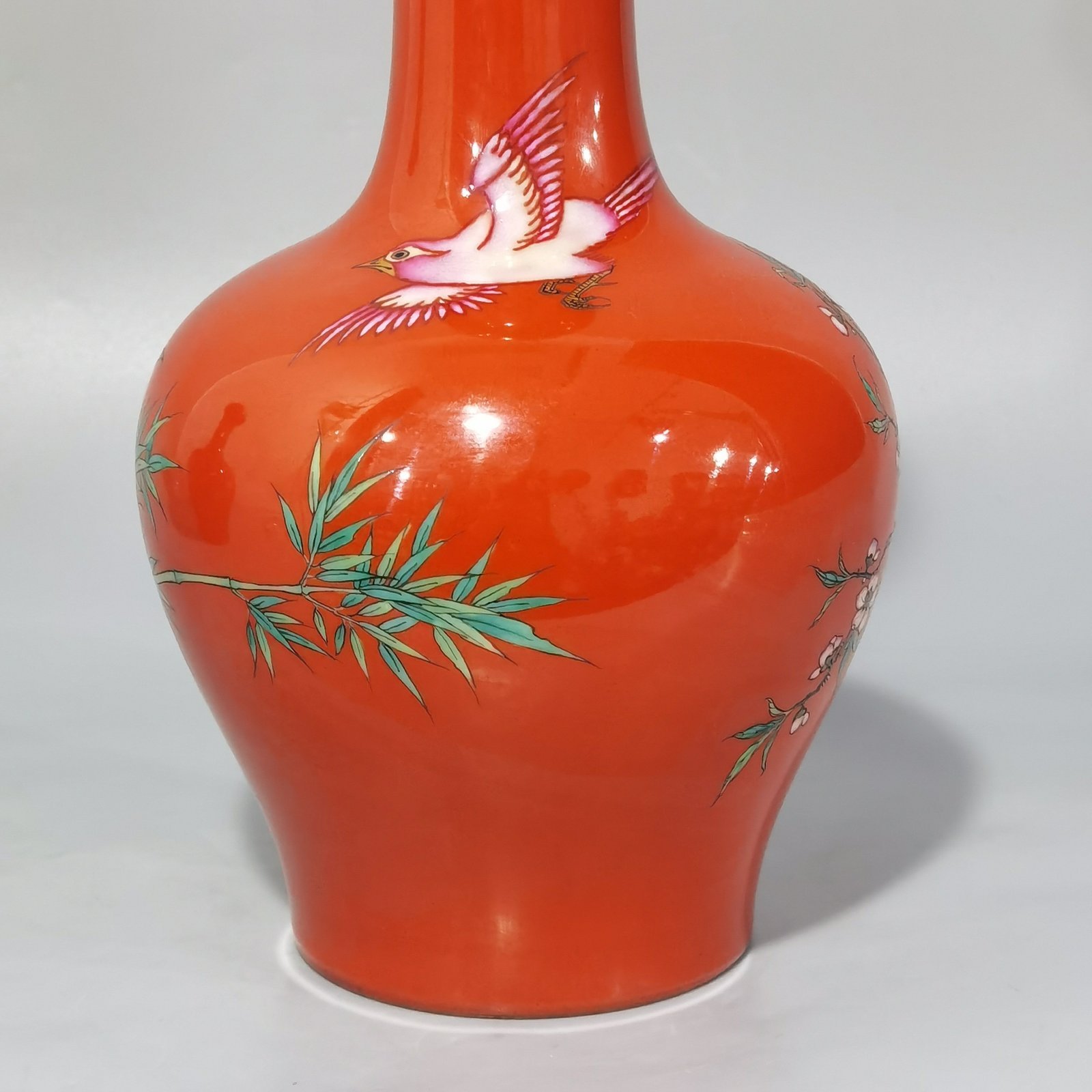 Qing Dynasty Yongzheng coral red ground pastel flower and bird garlic vase