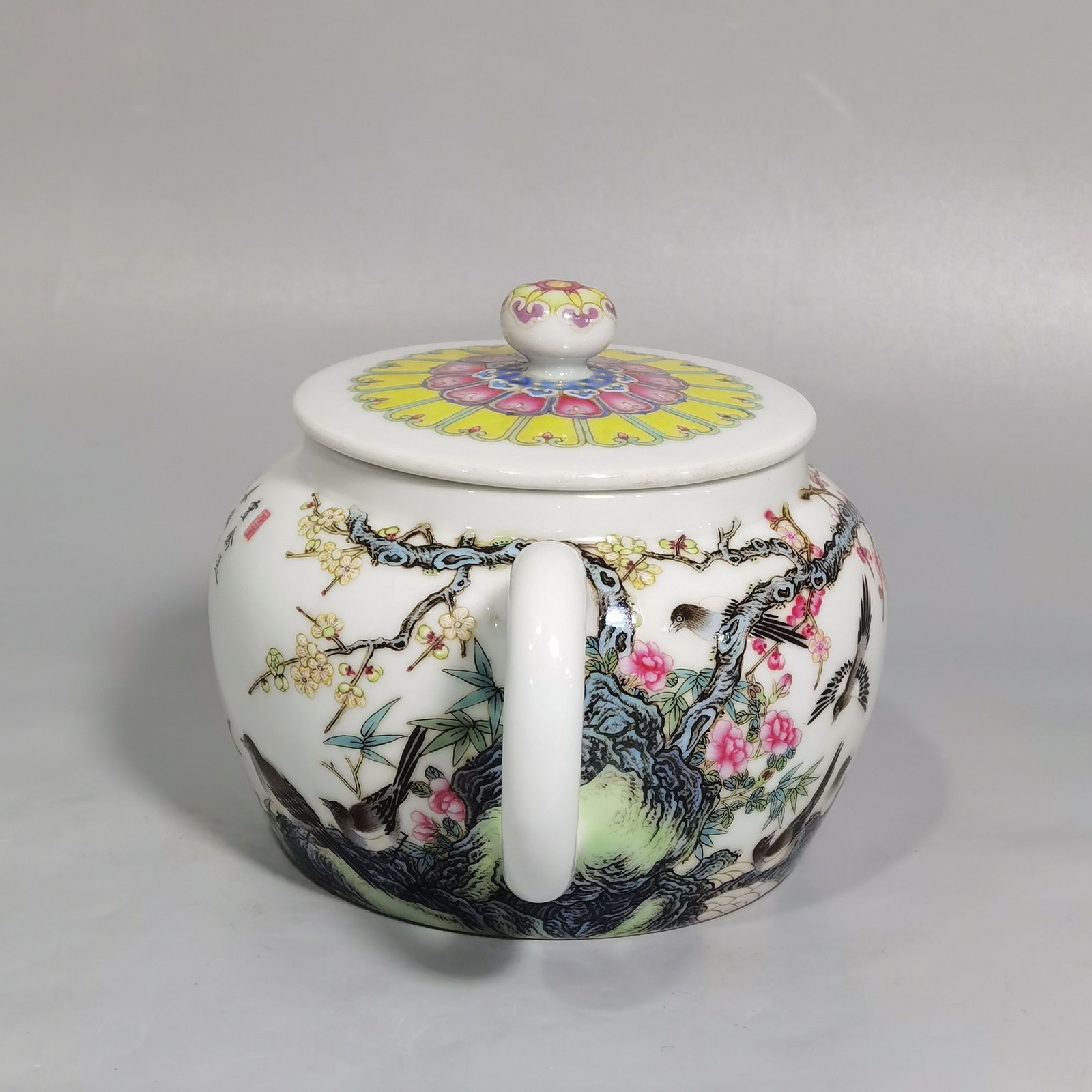 Qing Dynasty Yongzheng Enamel Twelve Magpies Climbing Plum Blossom Pattern Holding Pot