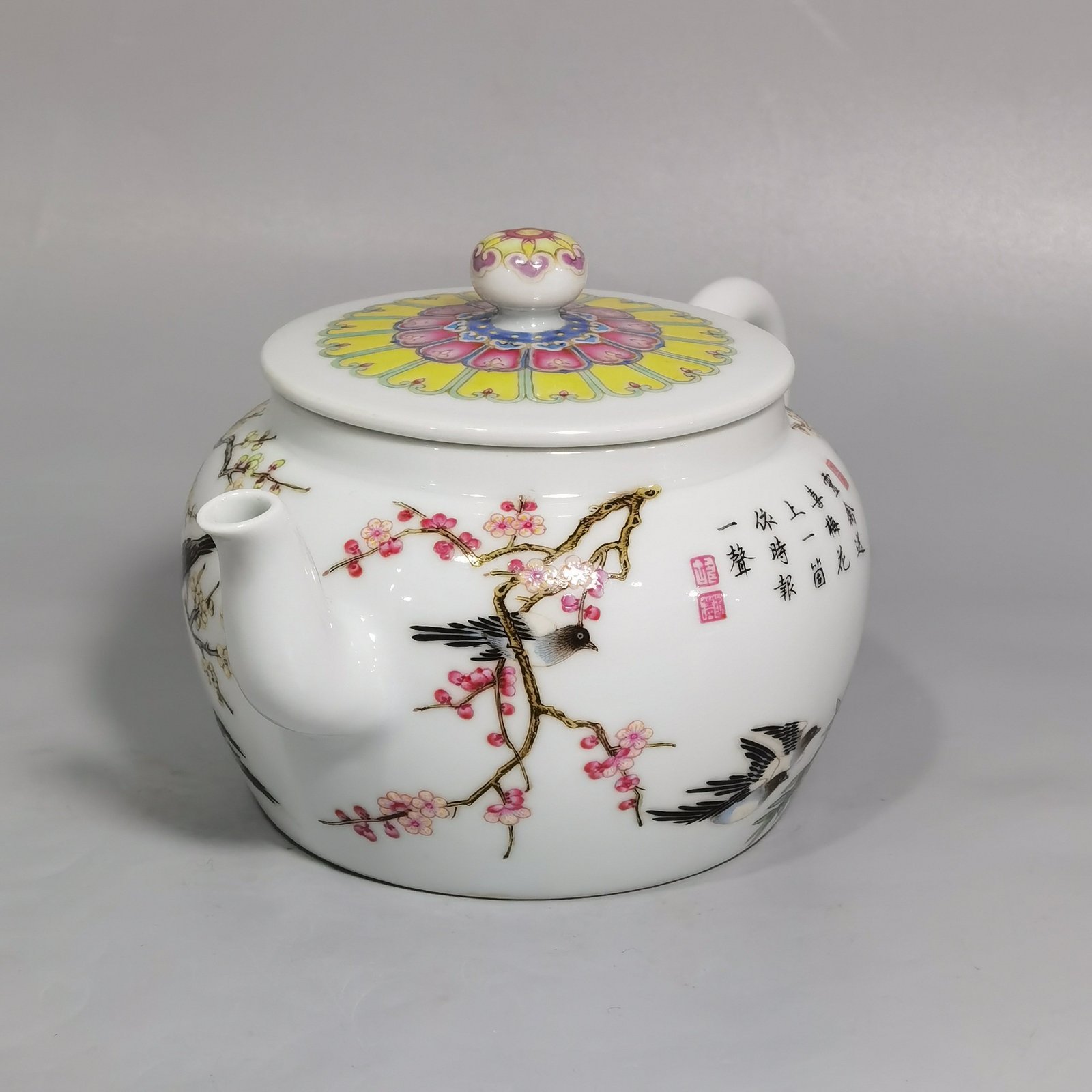 Qing Dynasty Yongzheng Enamel Twelve Magpies Climbing Plum Blossom Pattern Holding Pot