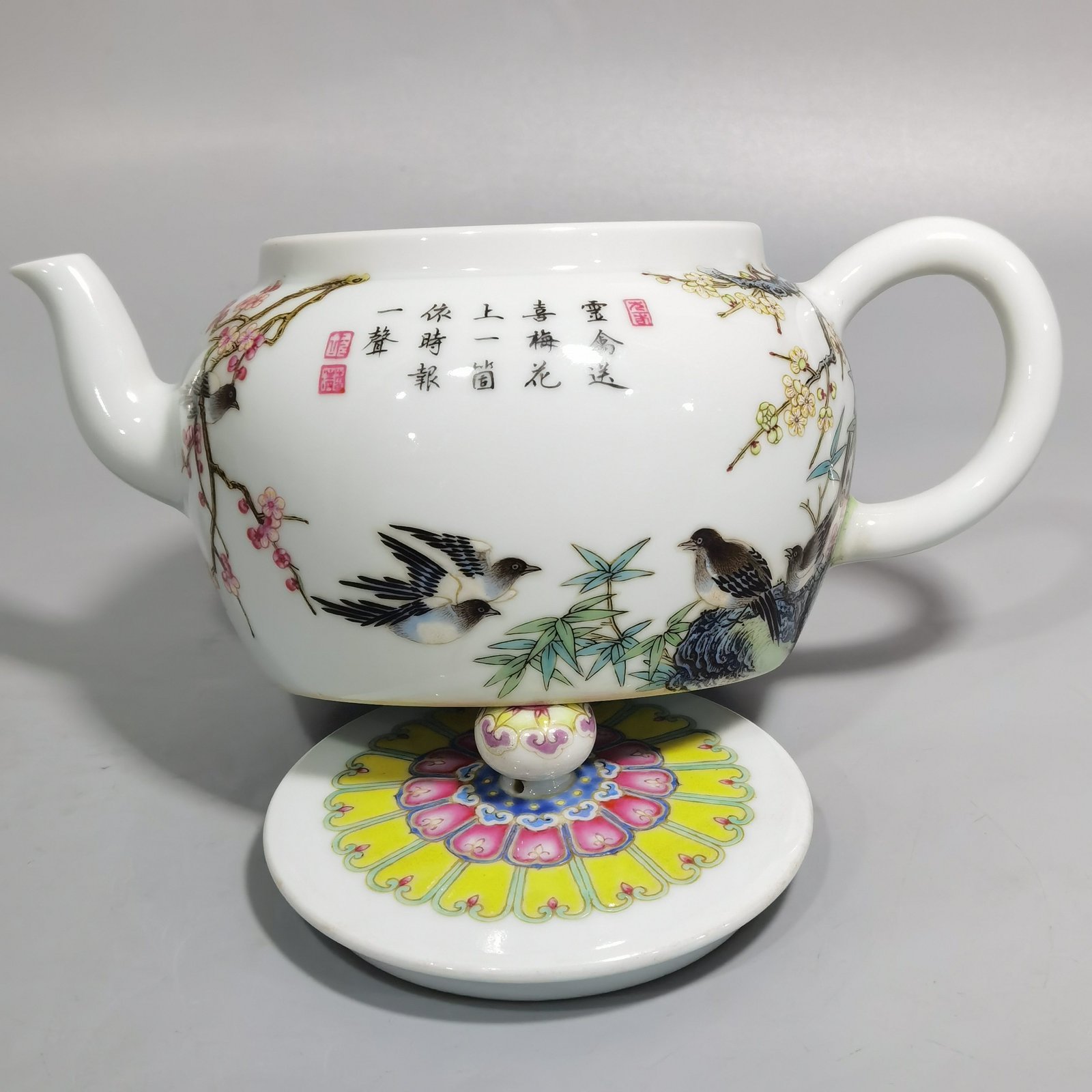 Qing Dynasty Yongzheng Enamel Twelve Magpies Climbing Plum Blossom Pattern Holding Pot