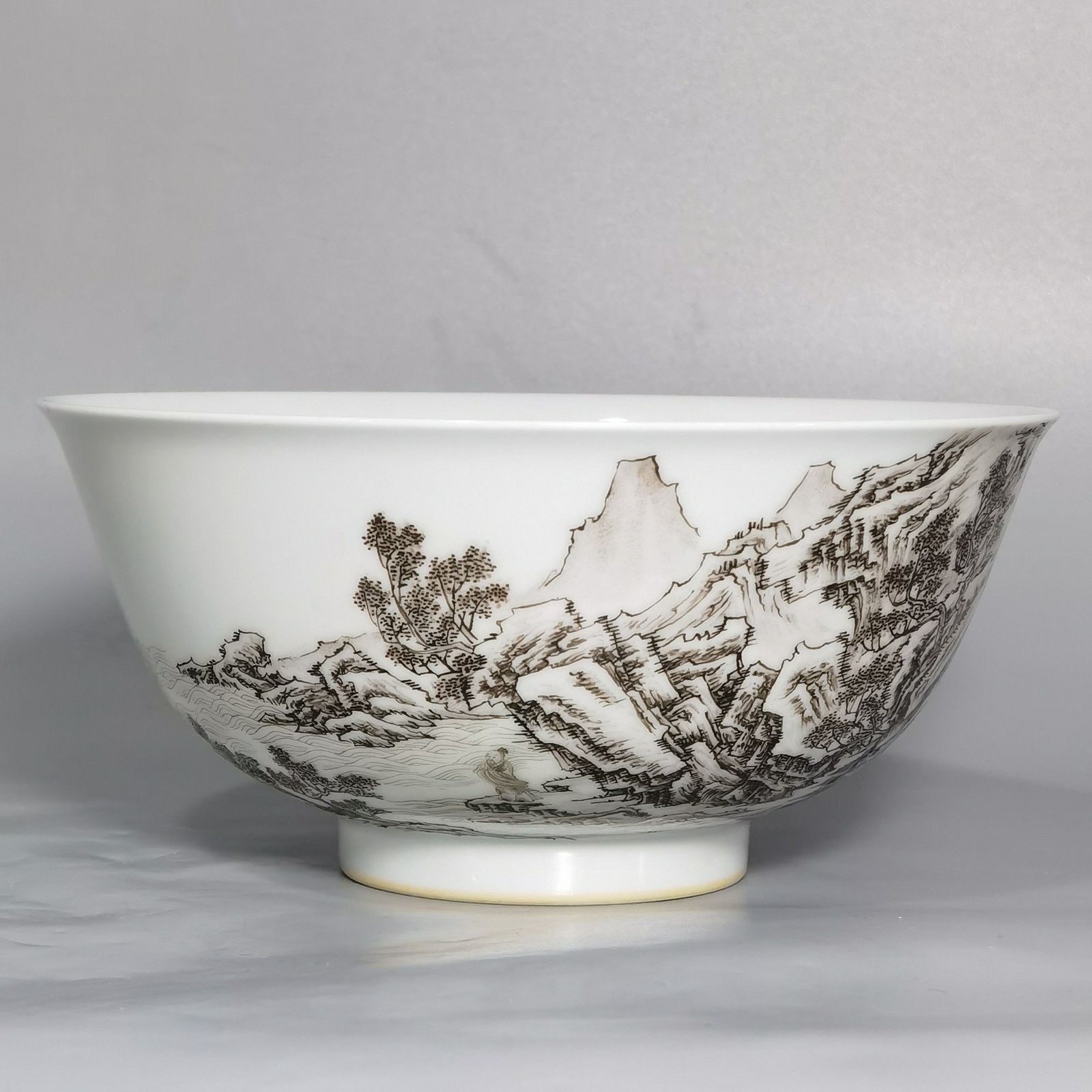 Qing Dynasty Yongzheng A pair of enamel and ink landscape and figure bowls