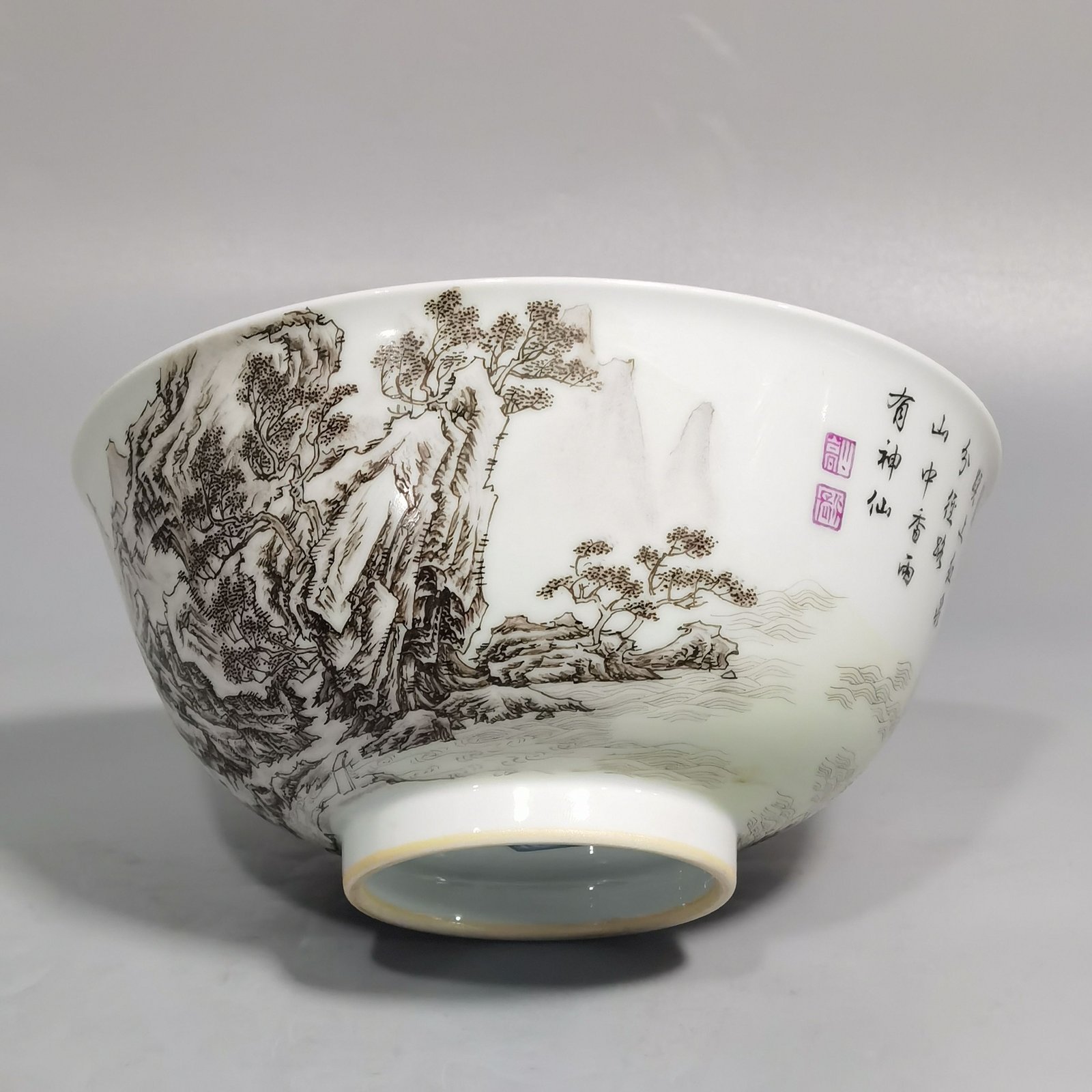 Qing Dynasty Yongzheng A pair of enamel and ink landscape and figure bowls