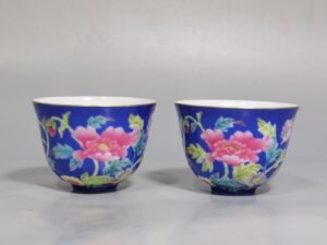 Qing Dynasty Yongzheng A pair of enamel sapphire and blue poppy cups