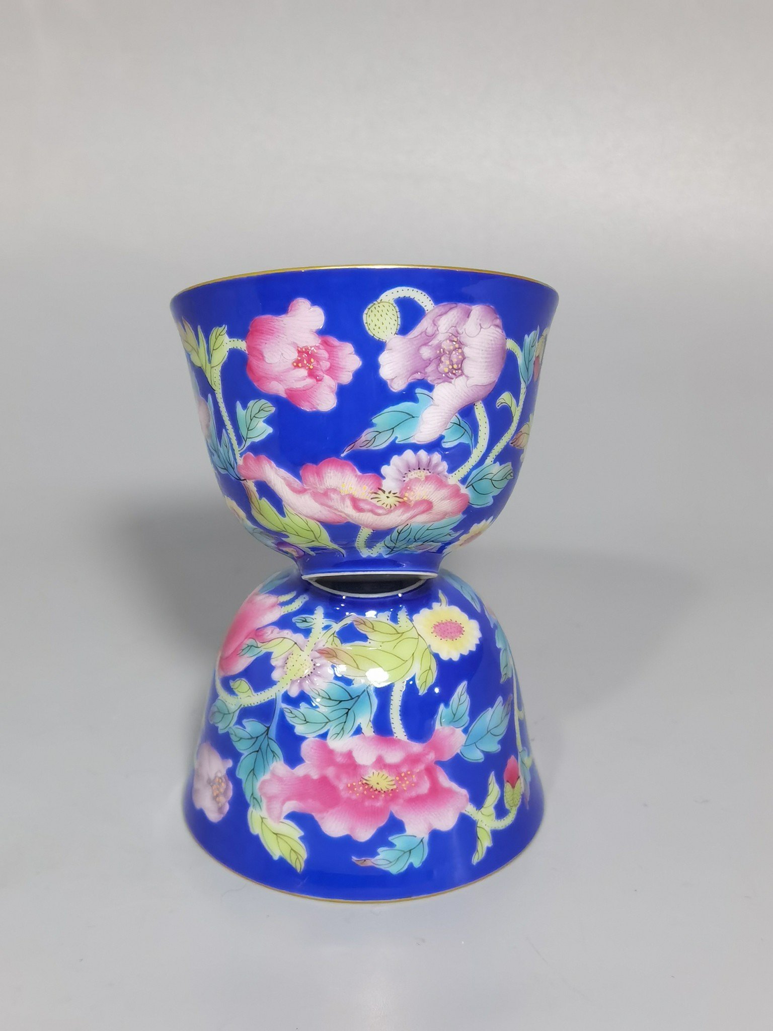Qing Dynasty Yongzheng A pair of enamel sapphire and blue poppy cups